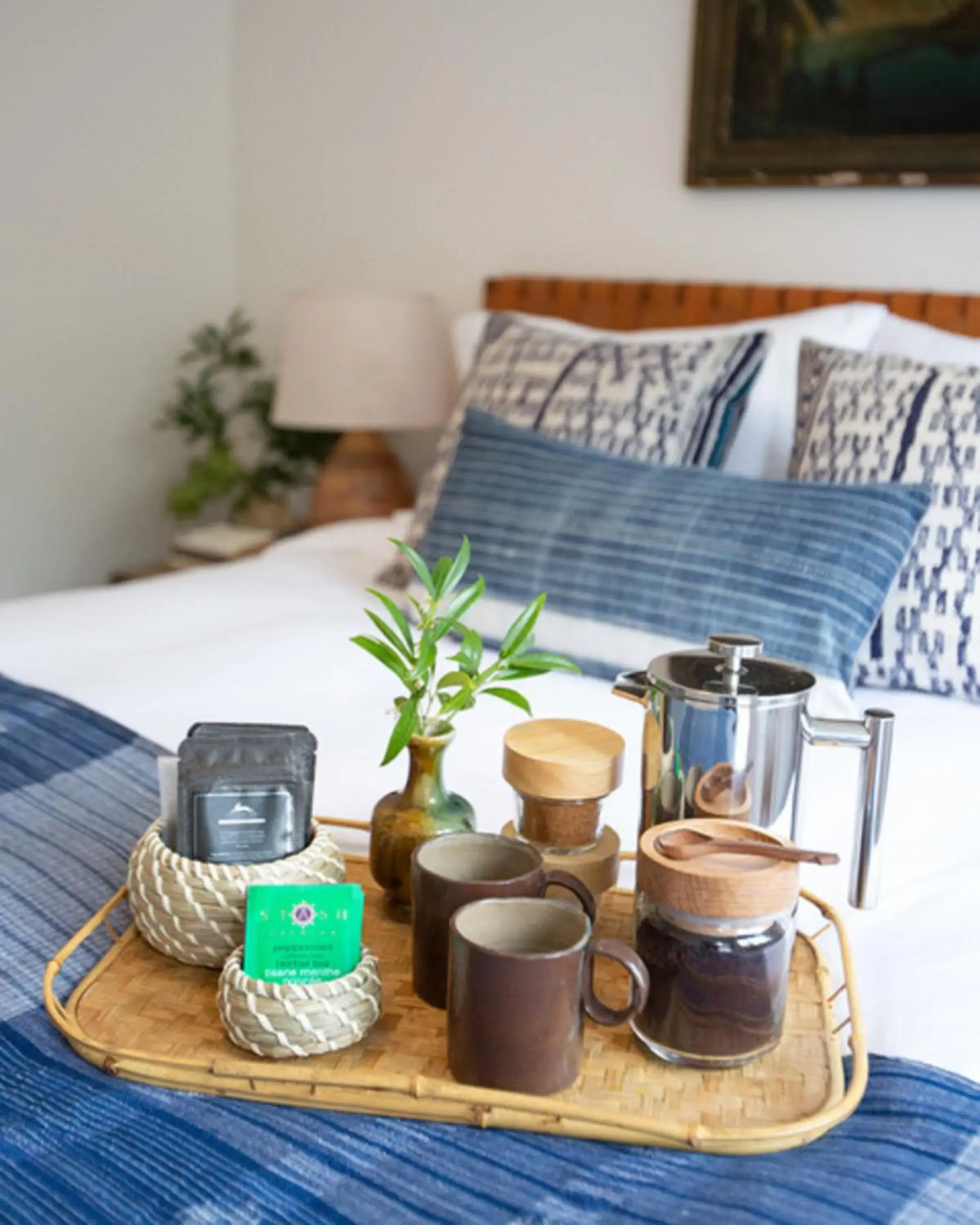 Drinks, Bed in RubyJune Inn Drinks, Bed in RubyJune Inn