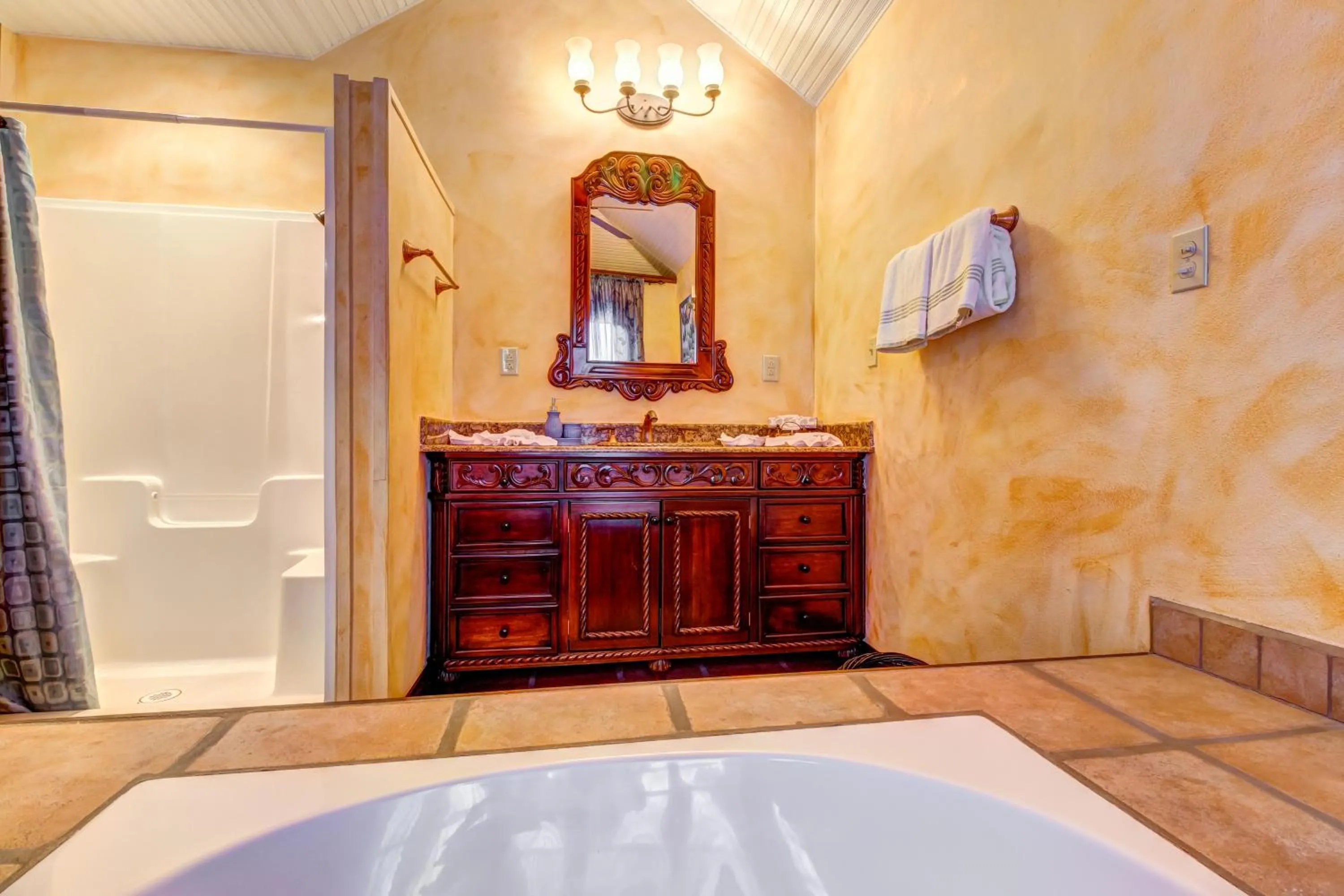 Toucan Suite @ Mahogany Hall