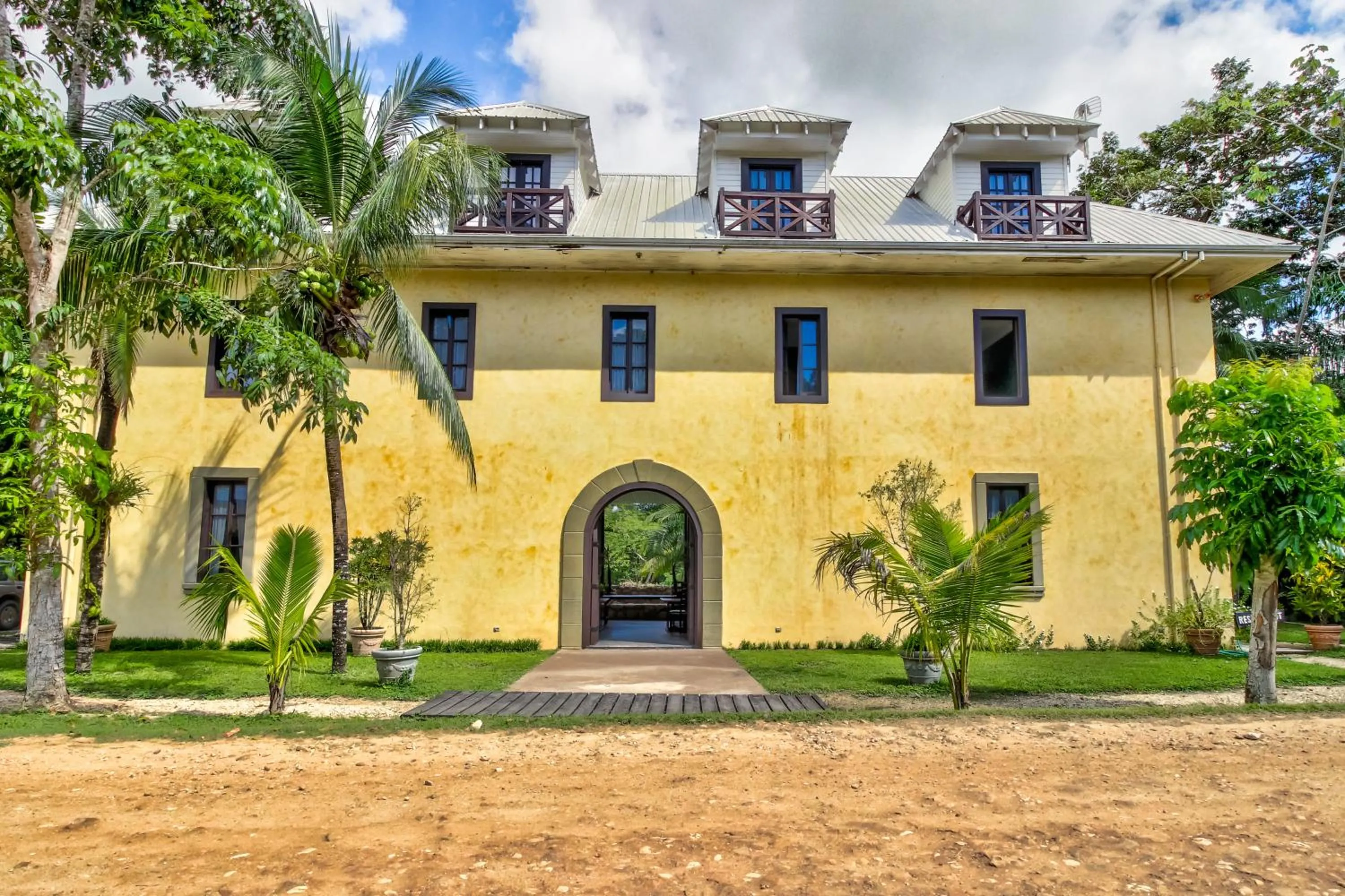 Toucan Suite @ Mahogany Hall