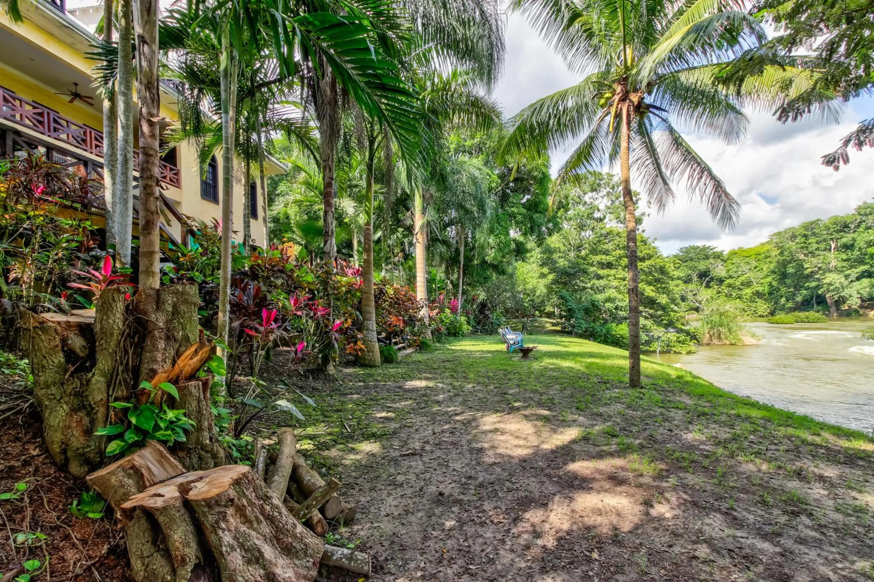 Toucan Suite @ Mahogany Hall