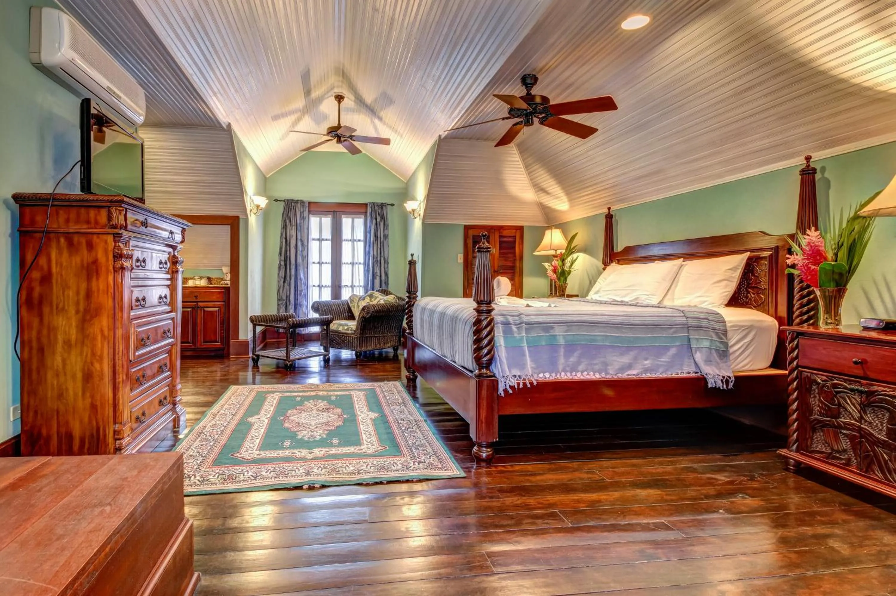 Bed in Toucan Suite @ Mahogany Hall