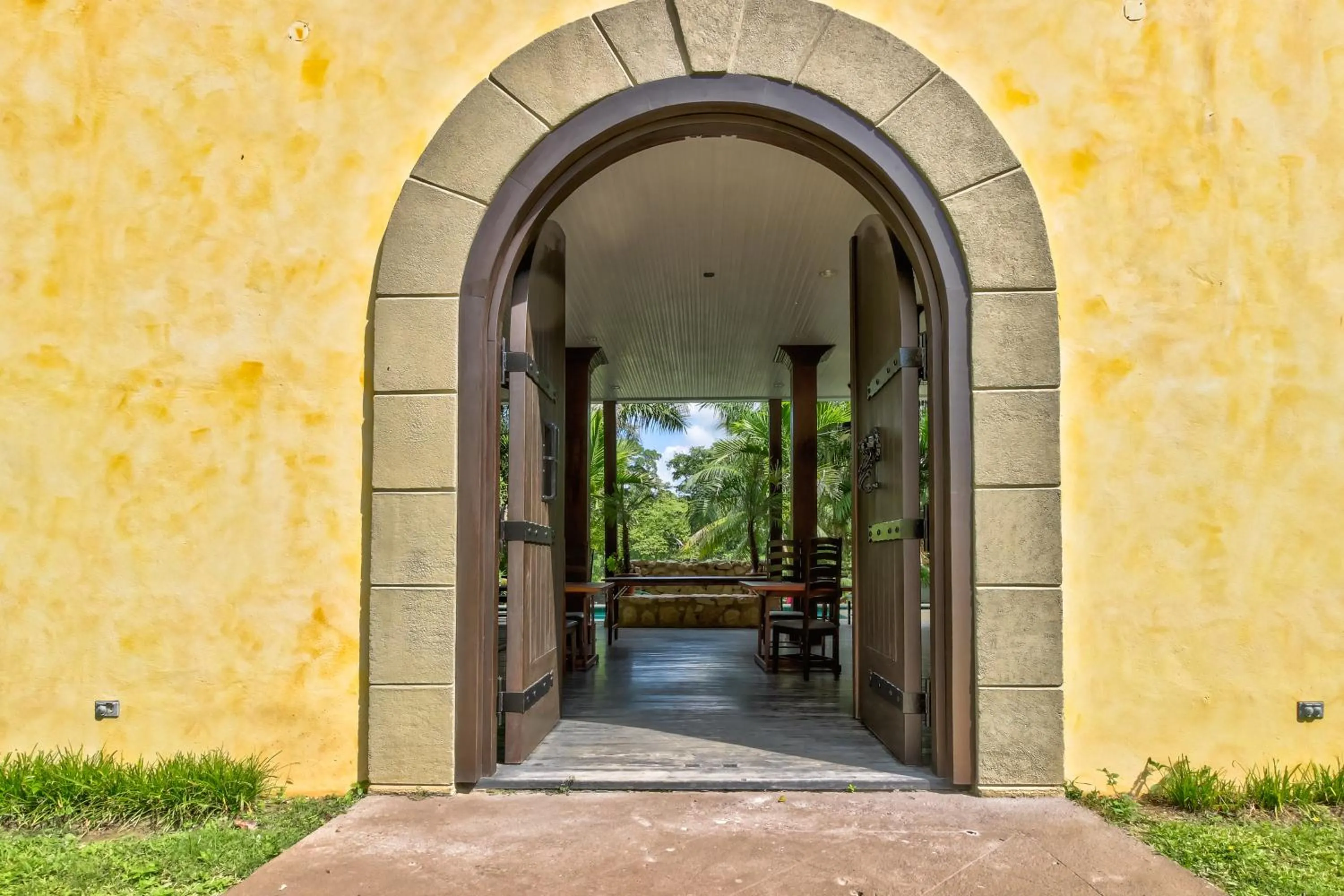 Toucan Suite @ Mahogany Hall