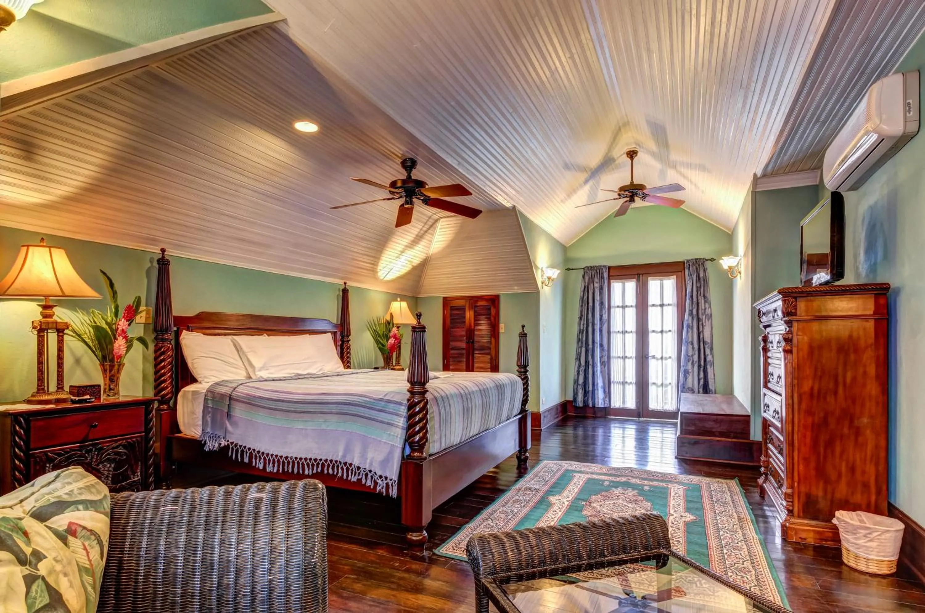Bed in Toucan Suite @ Mahogany Hall