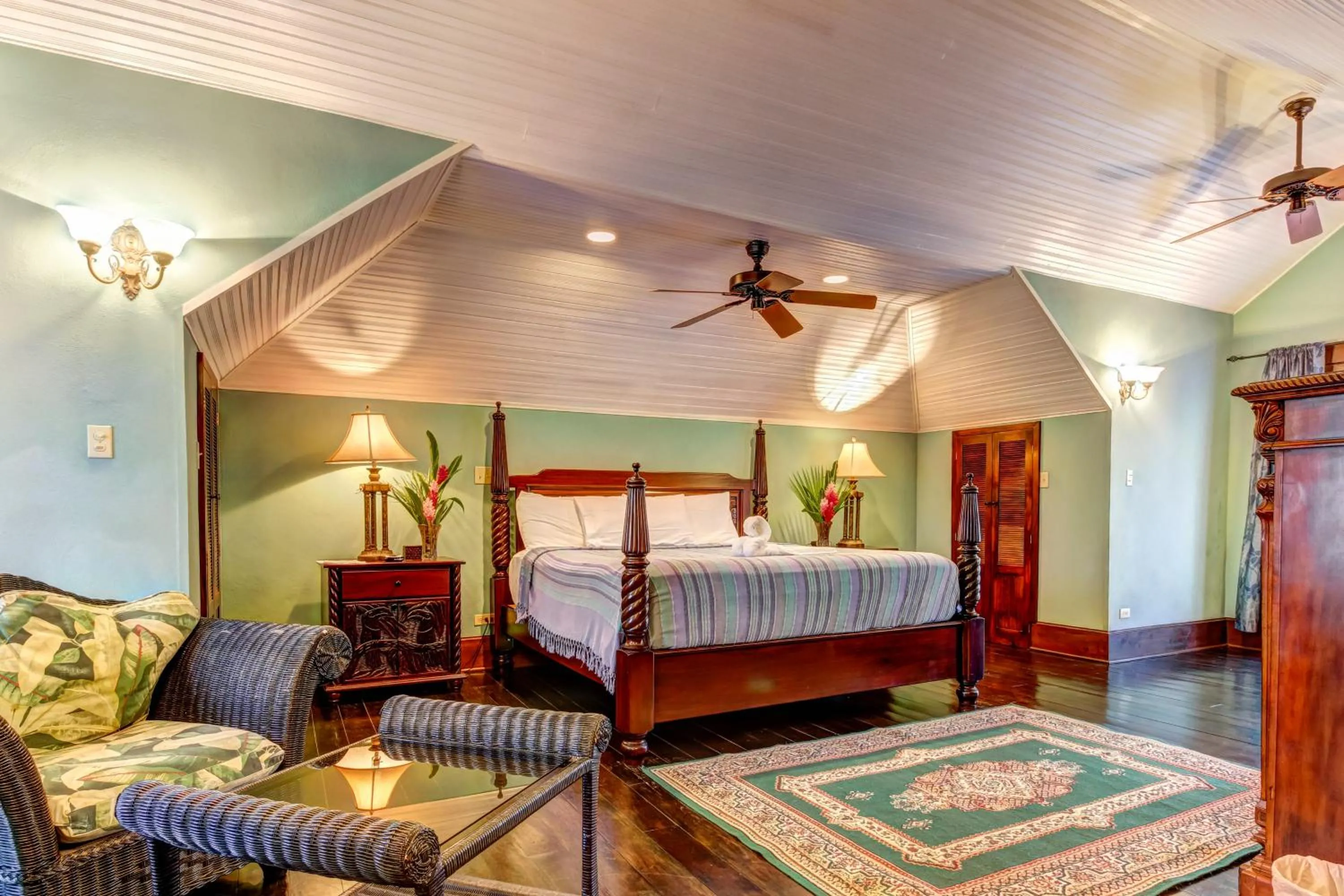 Bed in Toucan Suite @ Mahogany Hall