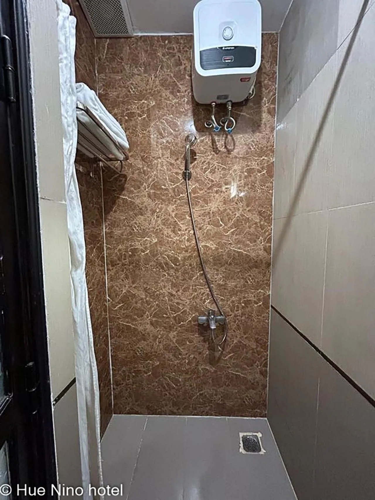 Shower in Hue Nino Hotel