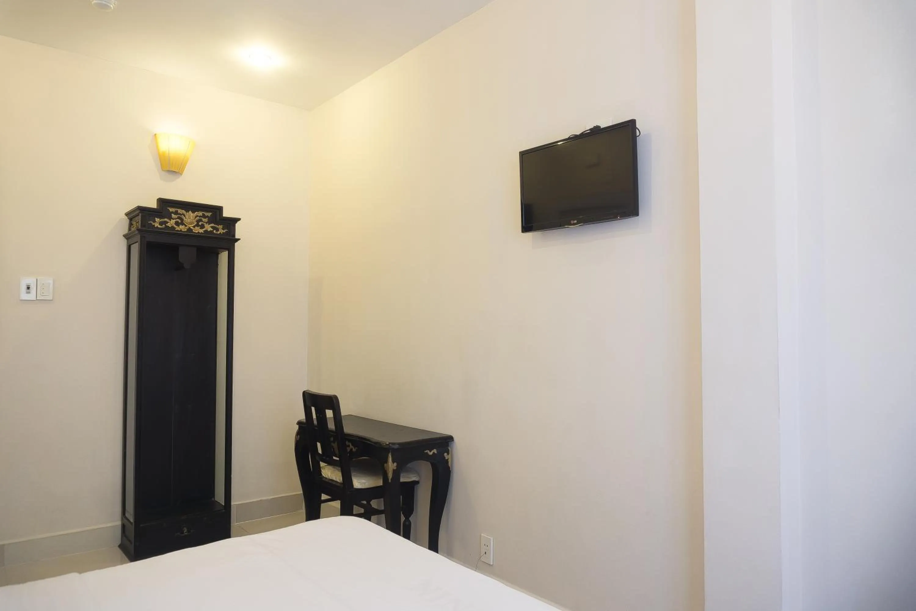 TV and multimedia, Bed in Hue Nino Hotel