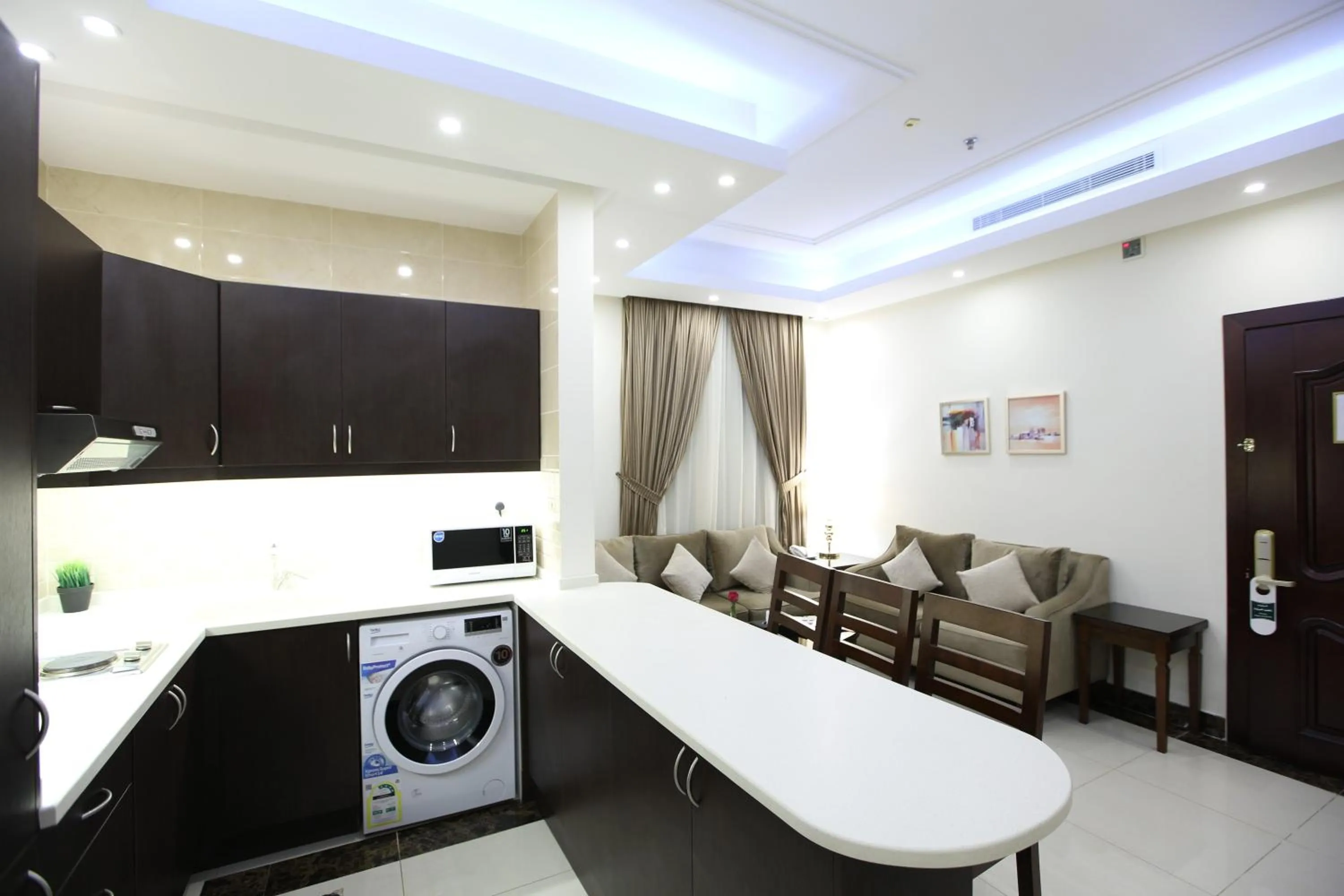 Kitchen or kitchenette in Sun Park Hotel Suites