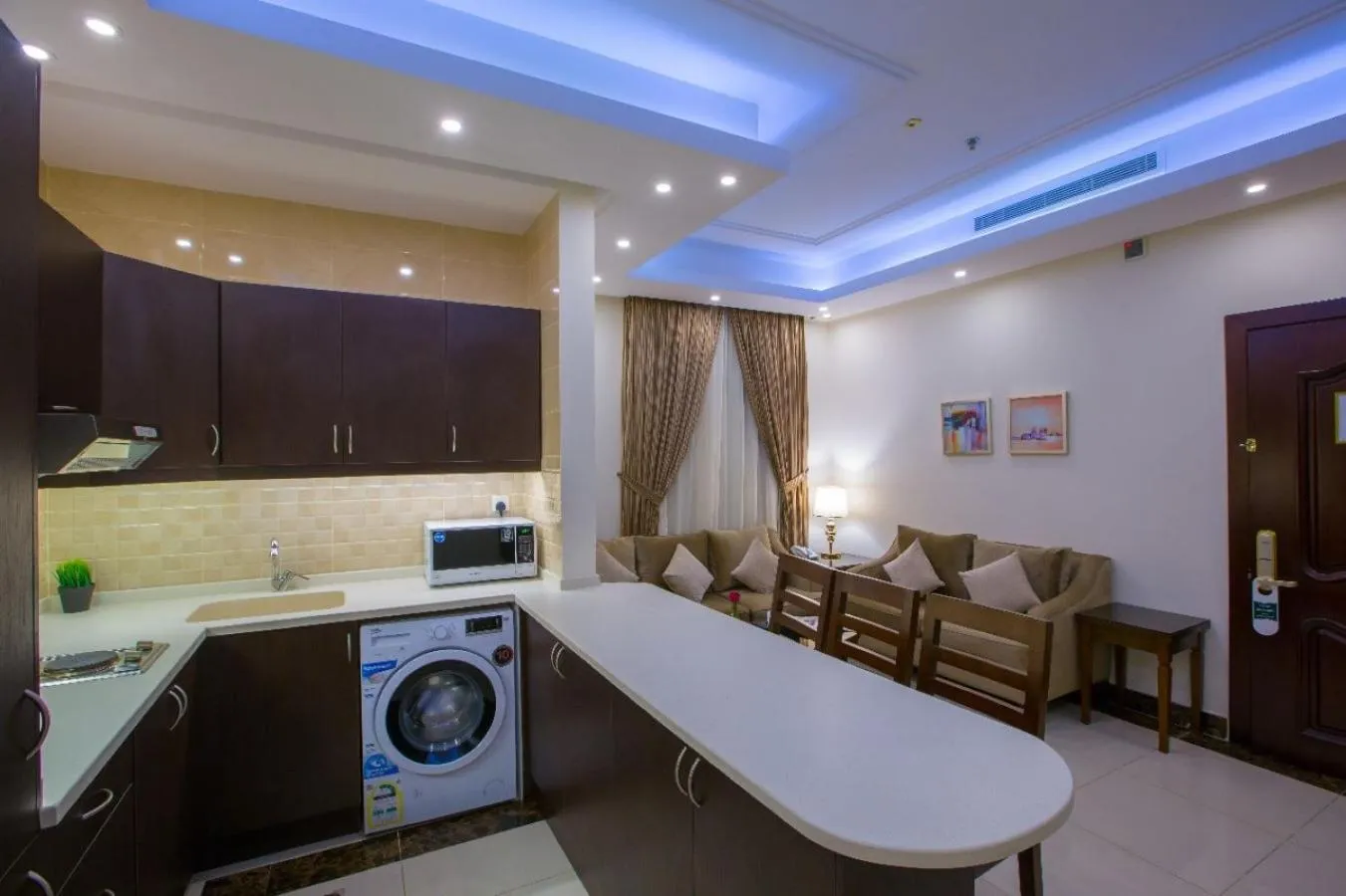 Kitchen or kitchenette in Sun Park Hotel Suites