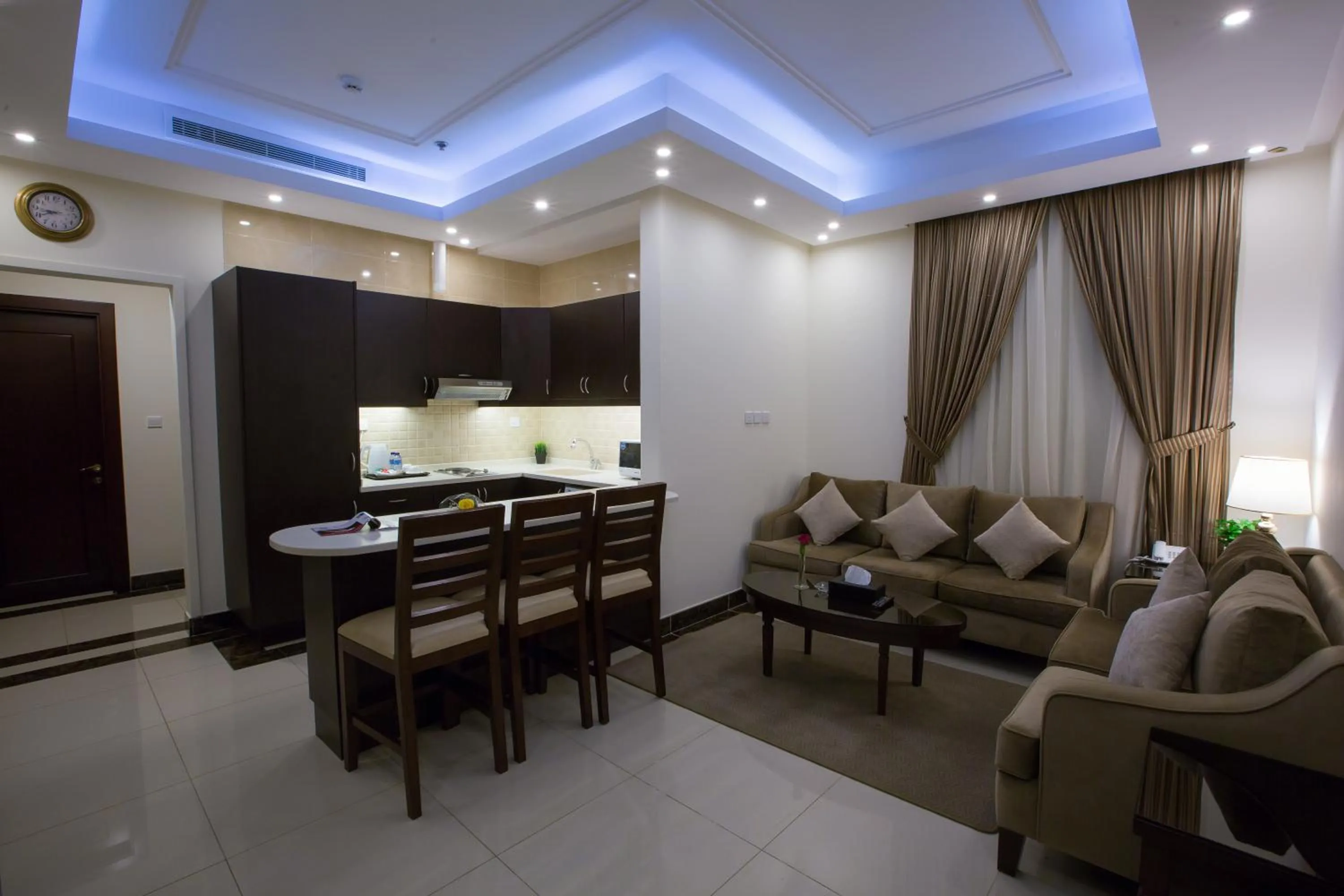 Seating area in Sun Park Hotel Suites