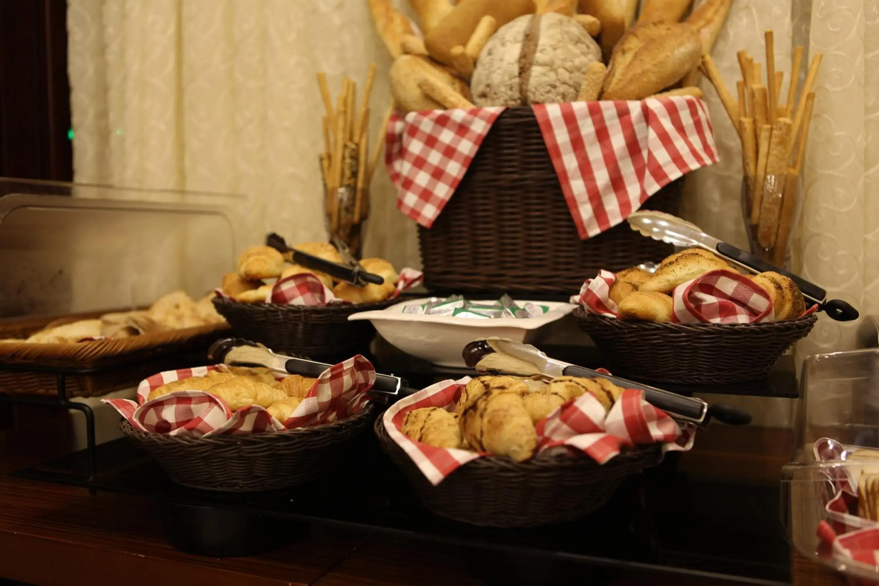 Restaurant/places to eat in Sun Park Hotel Suites Restaurant/places to eat in Sun Park Hotel Suites