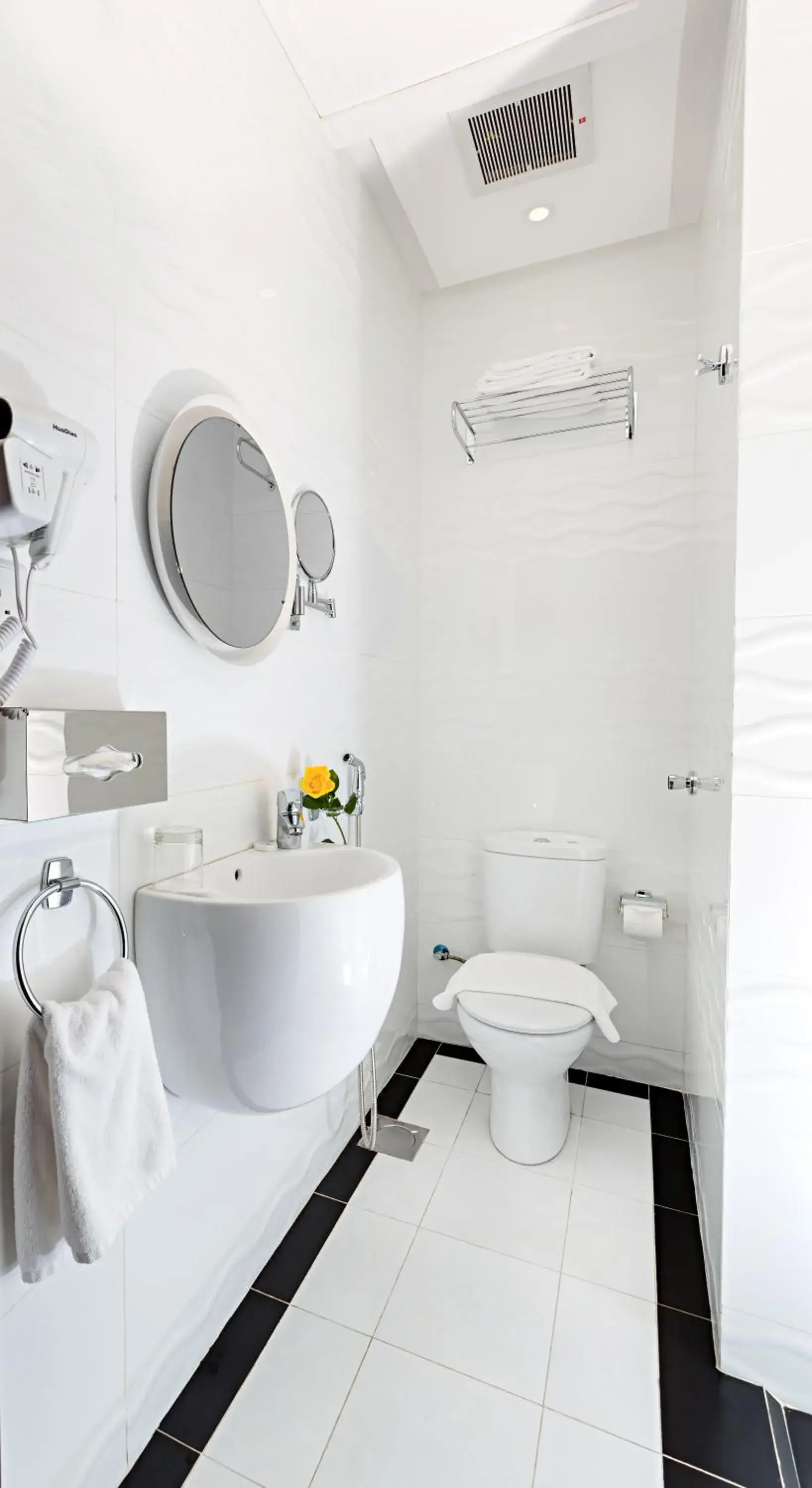 Bathroom in Sun Park Hotel Suites Bathroom in Sun Park Hotel Suites