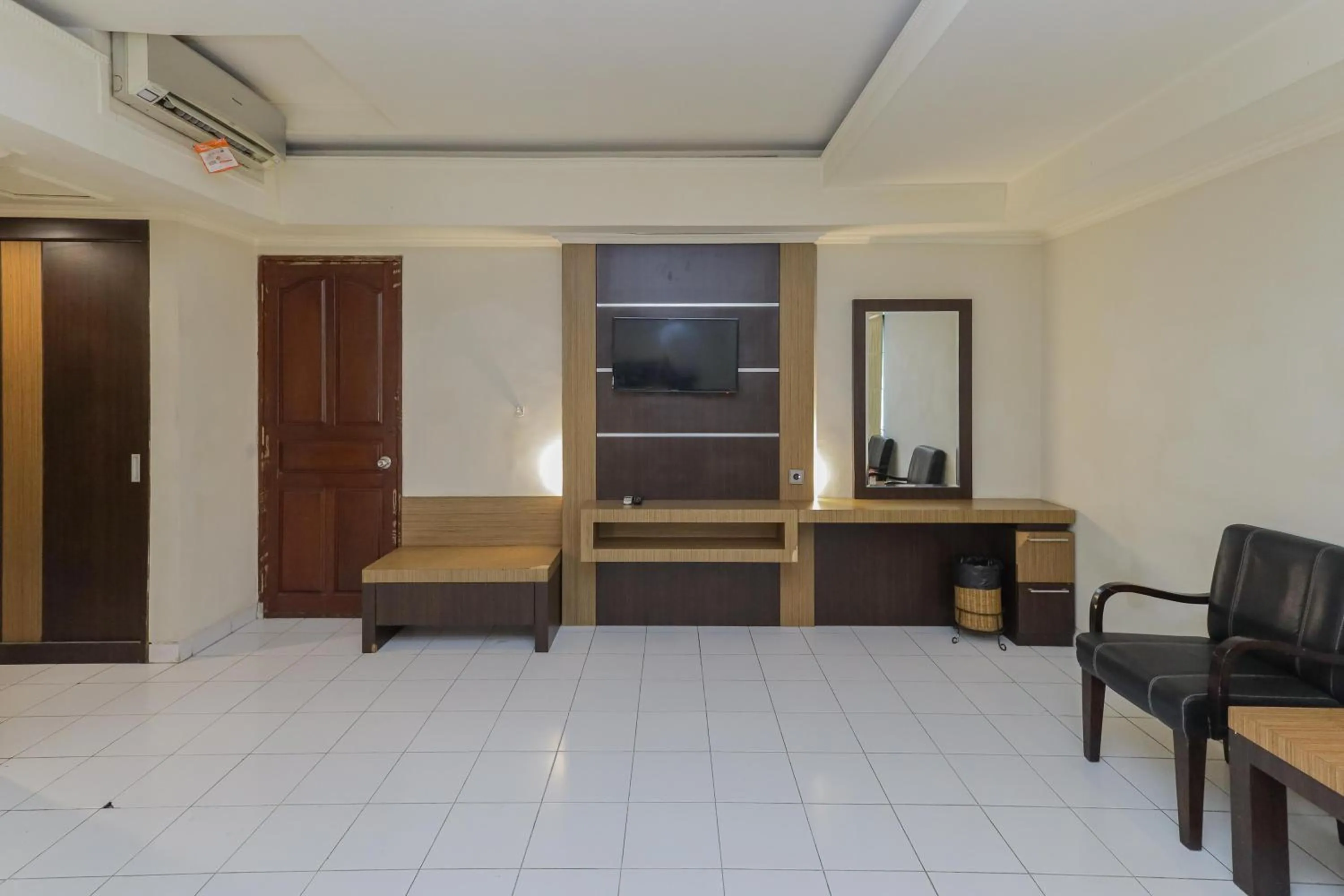 TV and multimedia in Urbanview Hotel Taman Suci Denpasar Bali