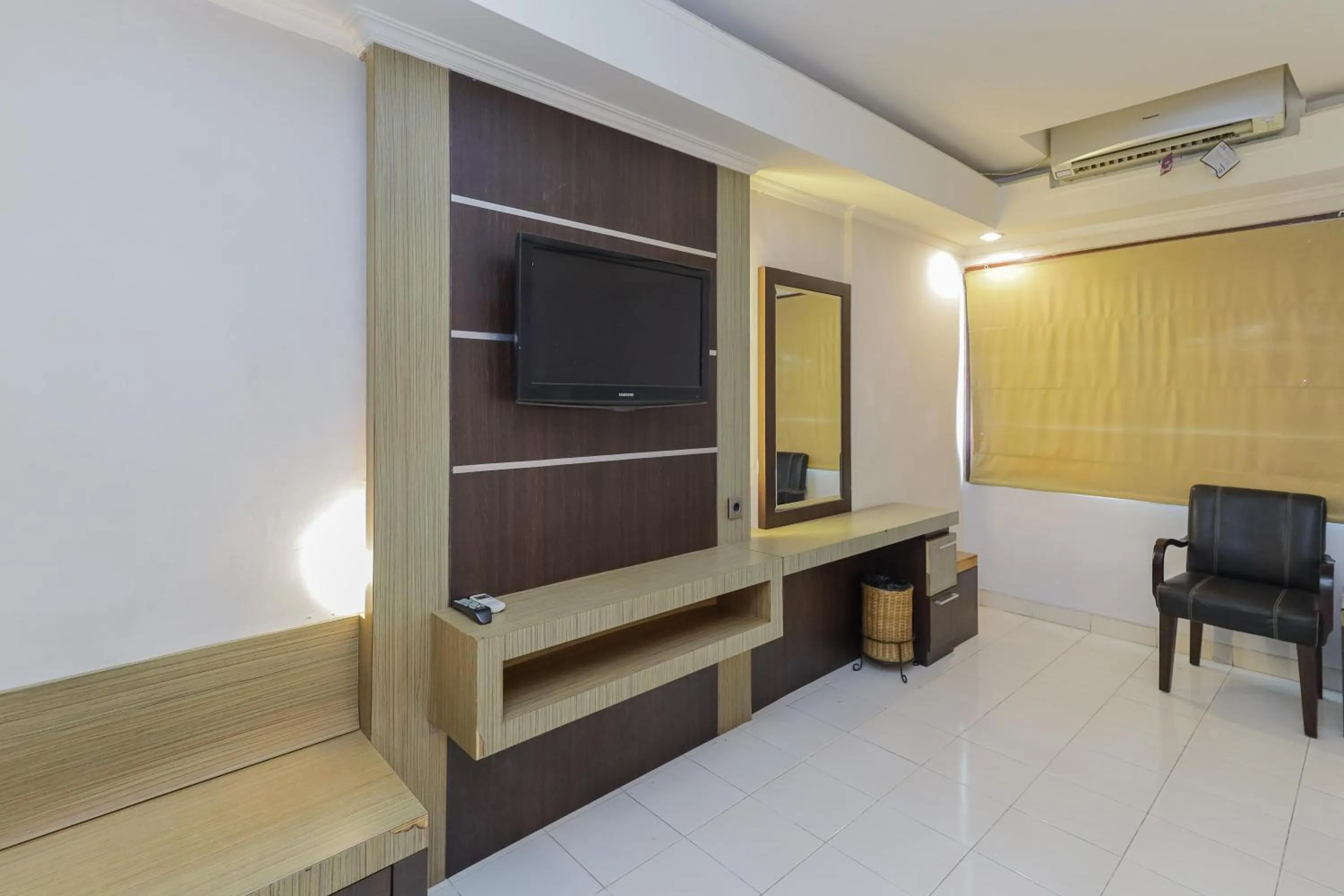 TV and multimedia in Urbanview Hotel Taman Suci Denpasar Bali