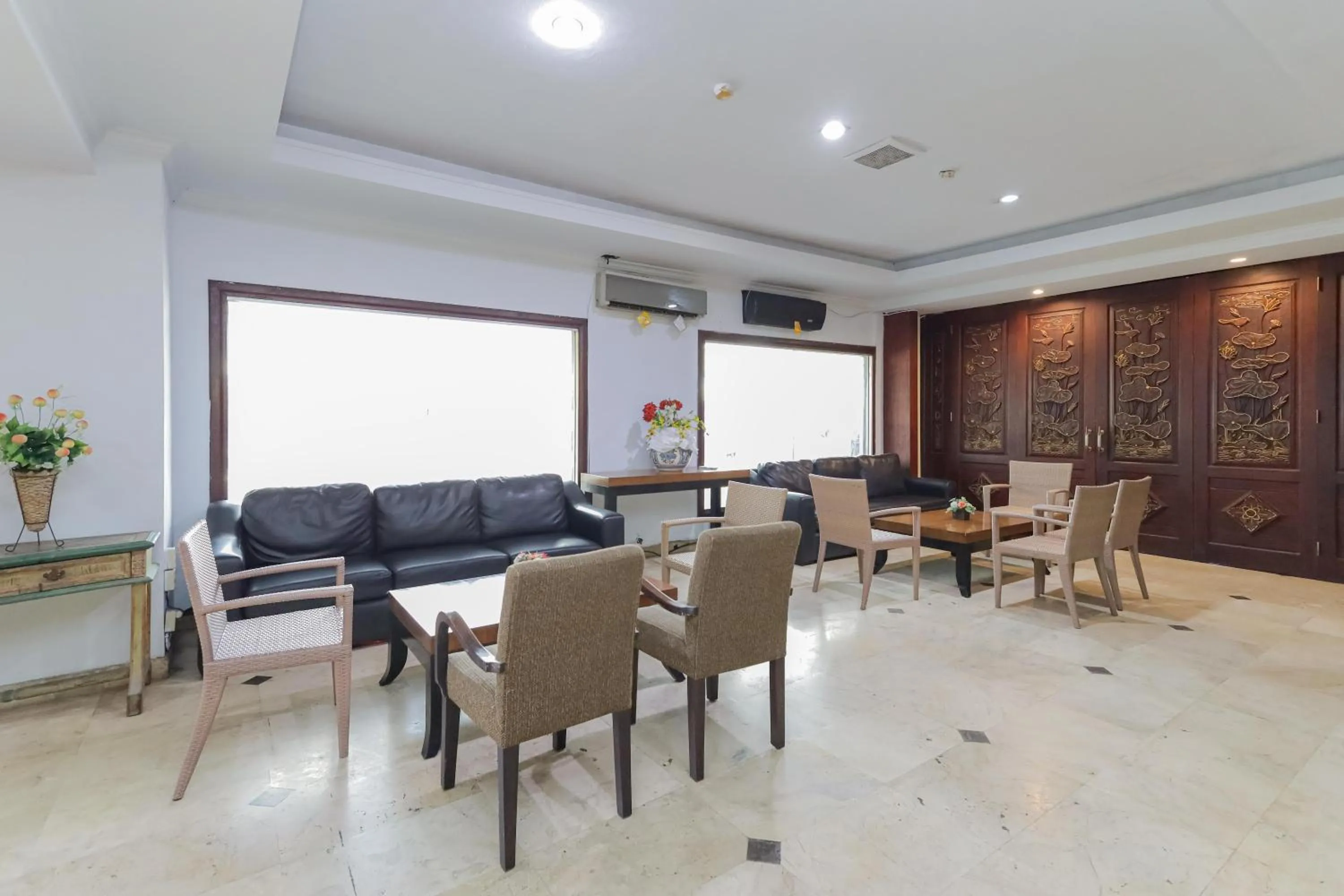 Lobby or reception in Urbanview Hotel Taman Suci Denpasar Bali
