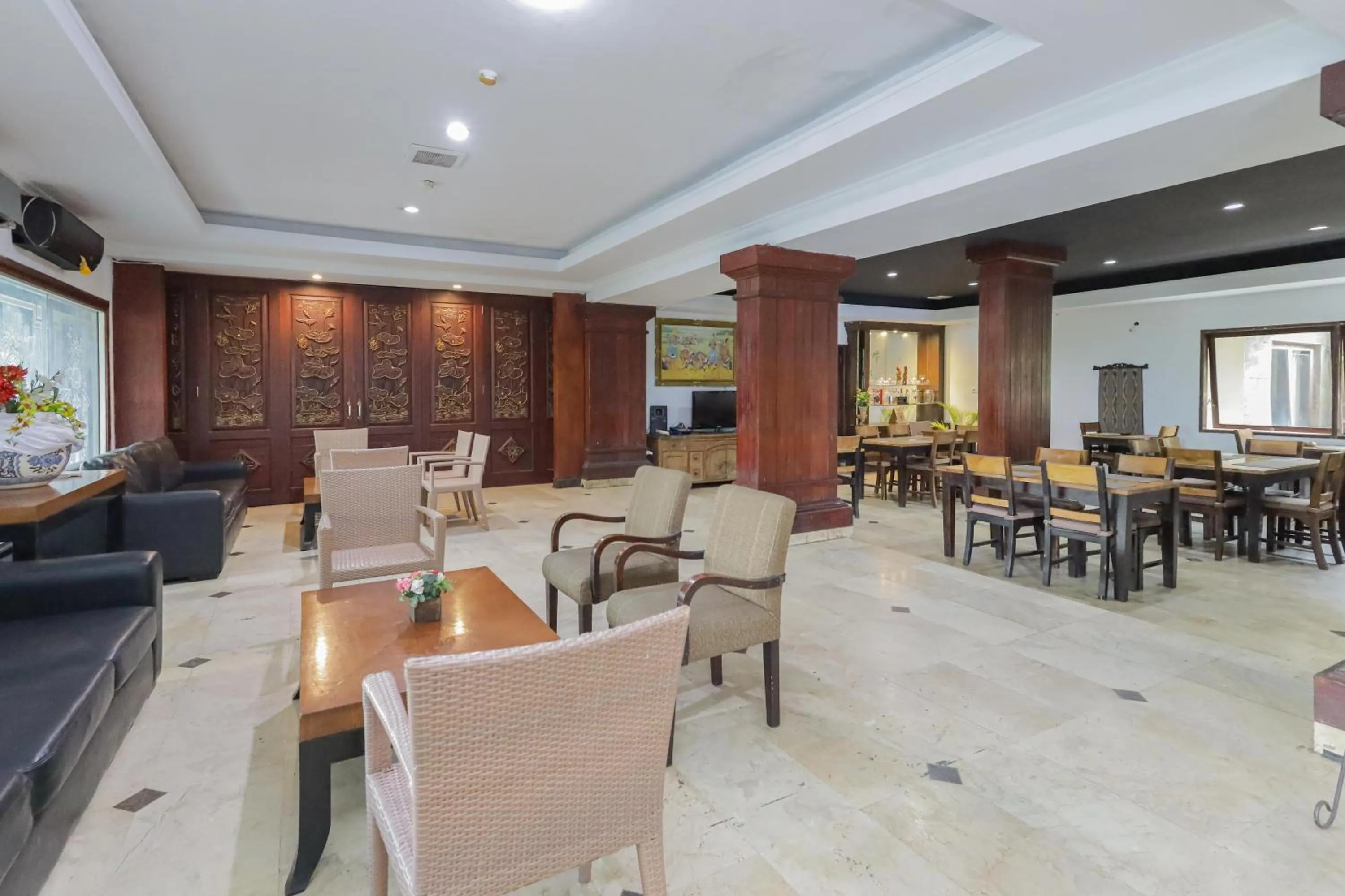 Lobby or reception in Urbanview Hotel Taman Suci Denpasar Bali