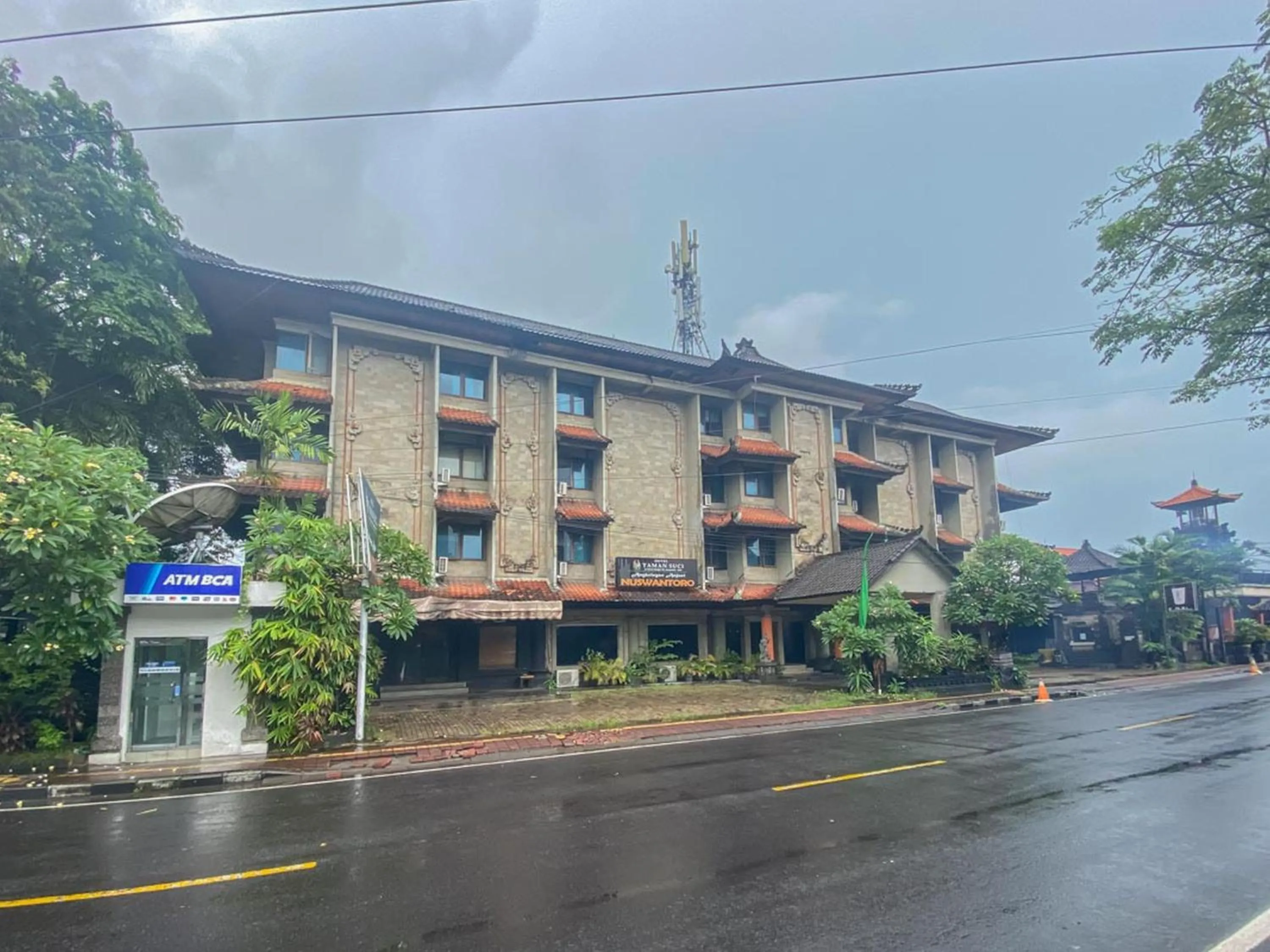 Property building in Urbanview Hotel Taman Suci Denpasar Bali