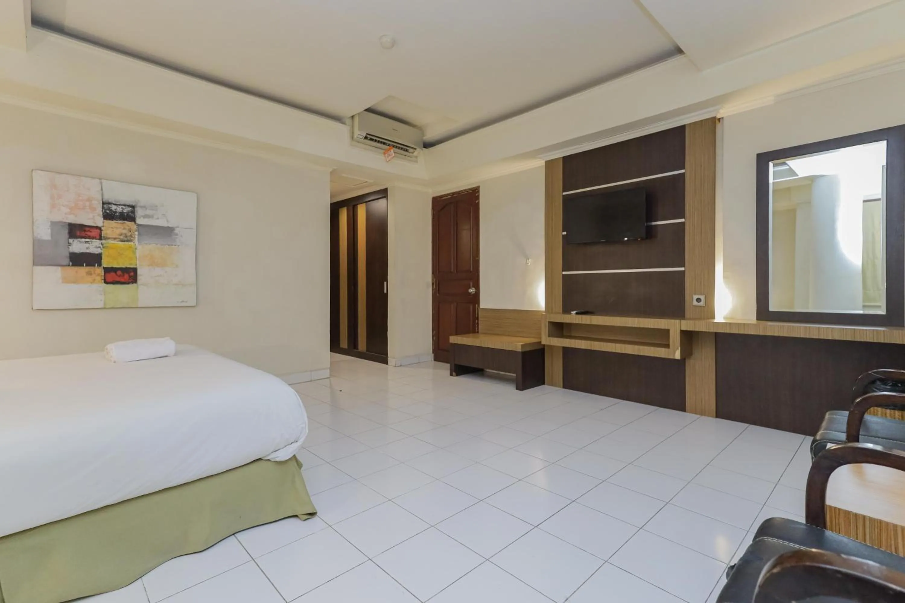Photo of the whole room, Bed in Urbanview Hotel Taman Suci Denpasar Bali