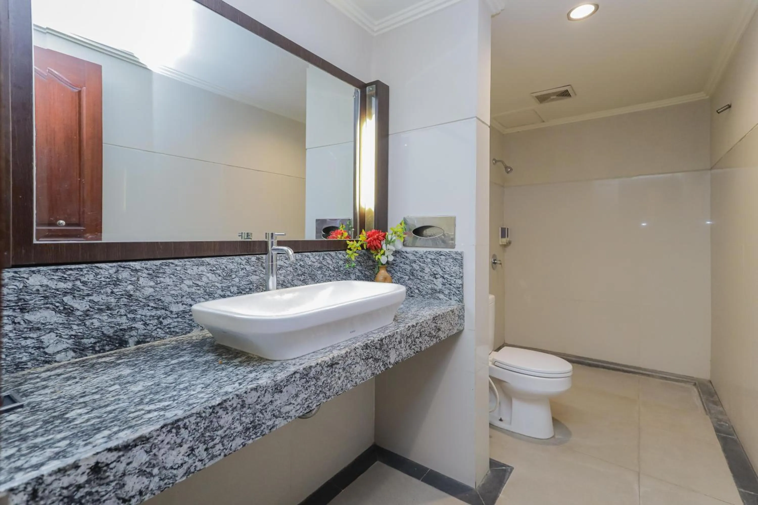 Bathroom in Urbanview Hotel Taman Suci Denpasar Bali