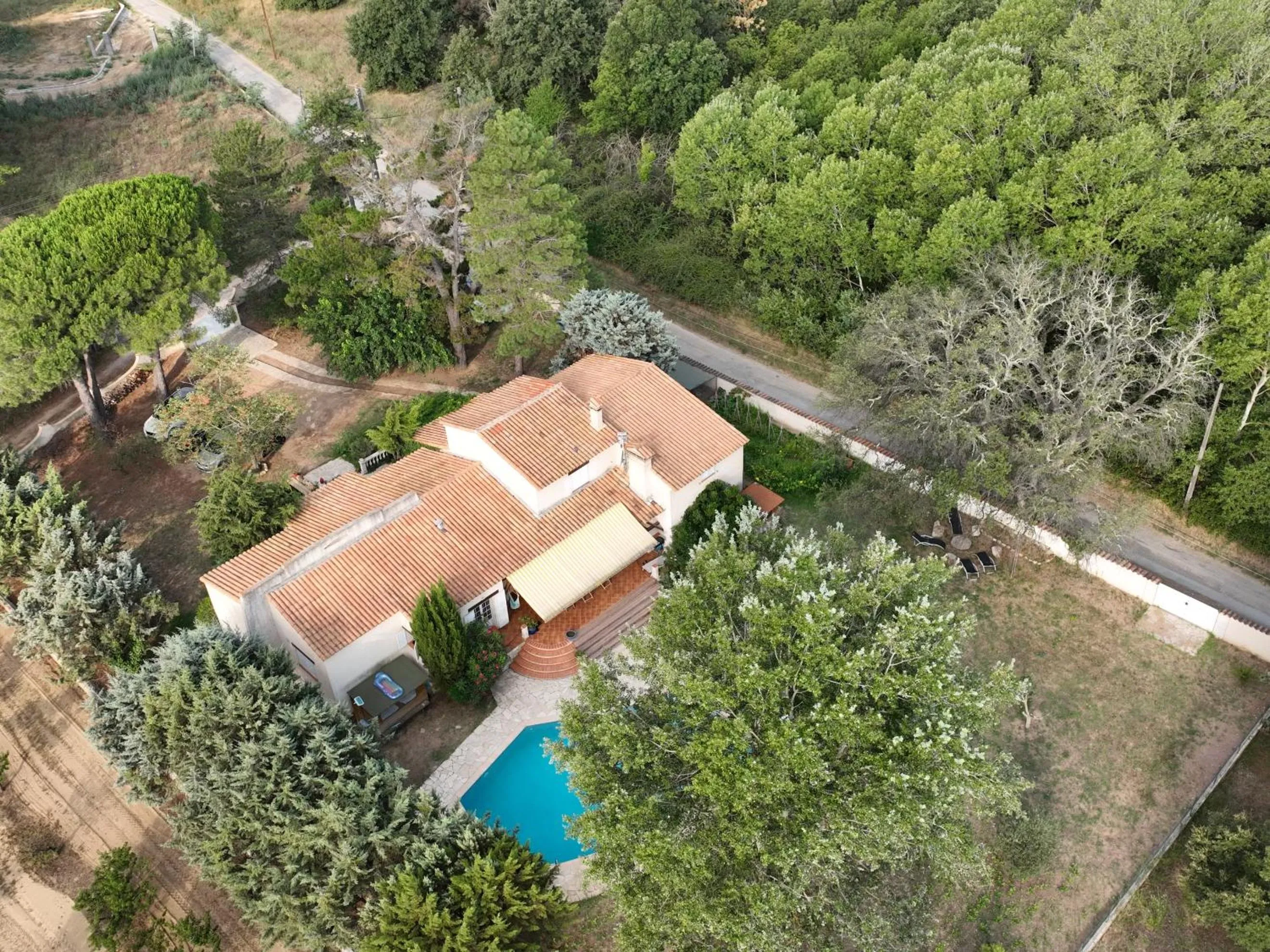 Property building in LE CHÊNE ET L'EAU