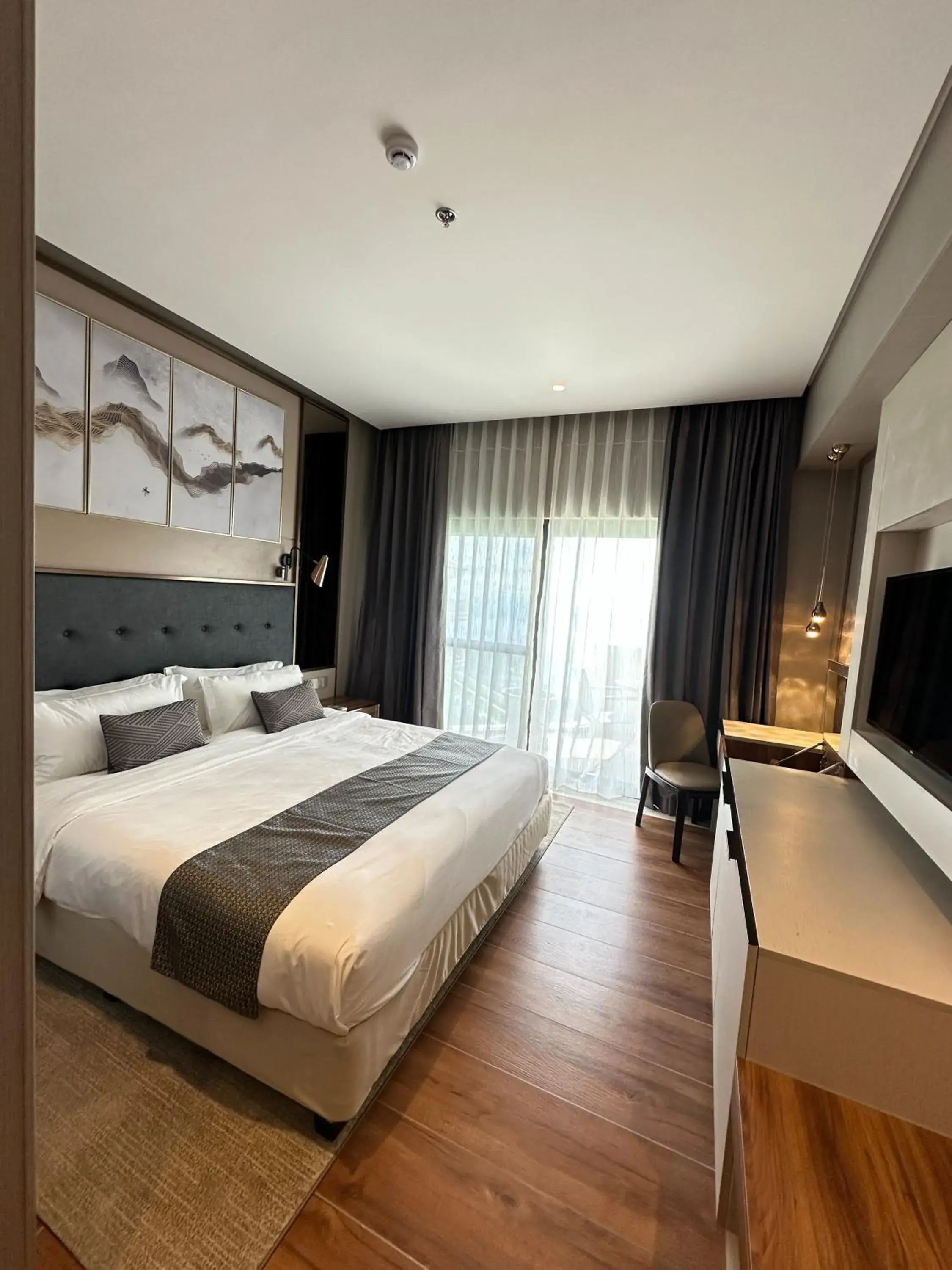 Bed in The Lake Hotel Tagaytay Bed in The Lake Hotel Tagaytay