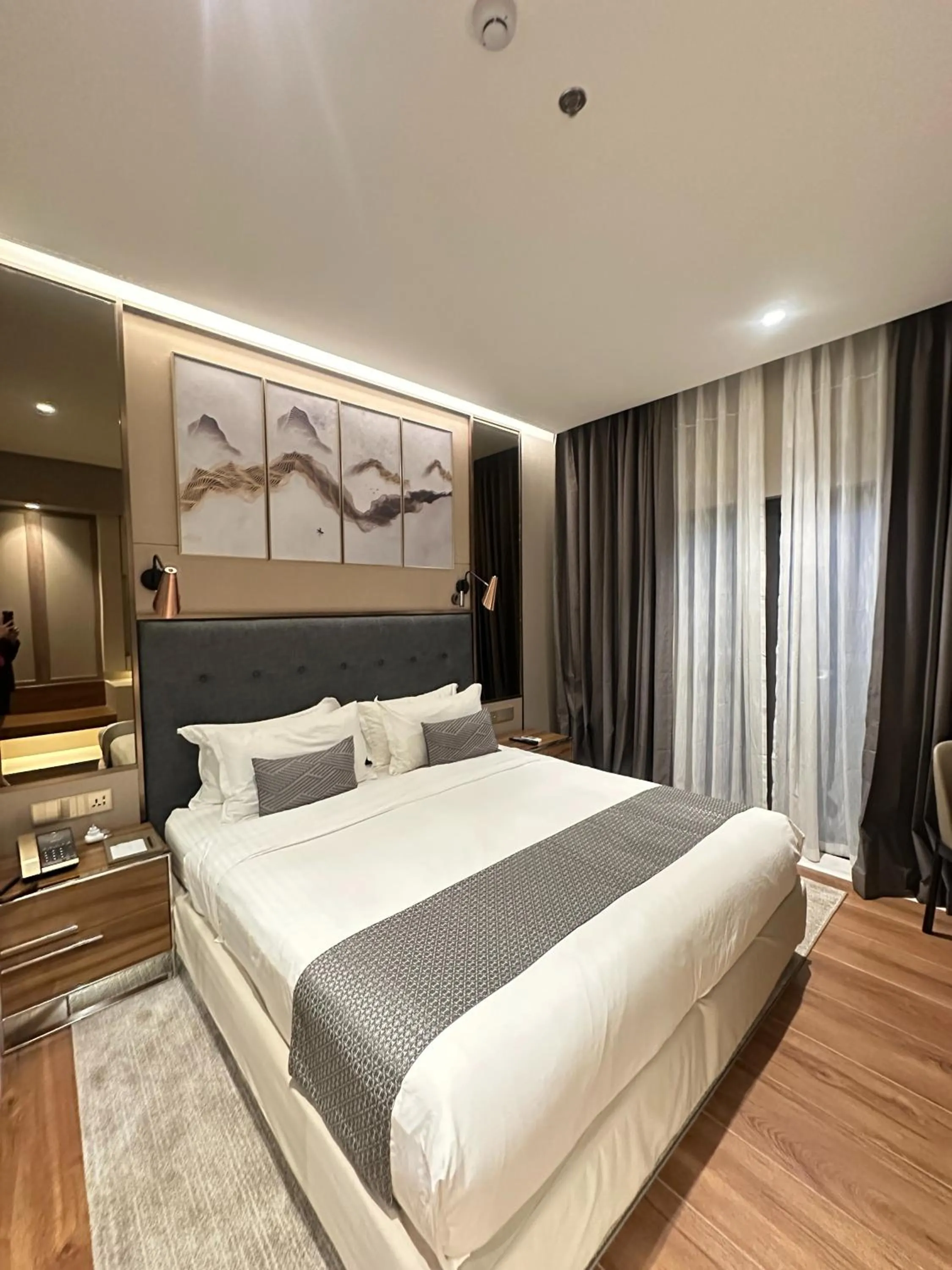 Bed in The Lake Hotel Tagaytay