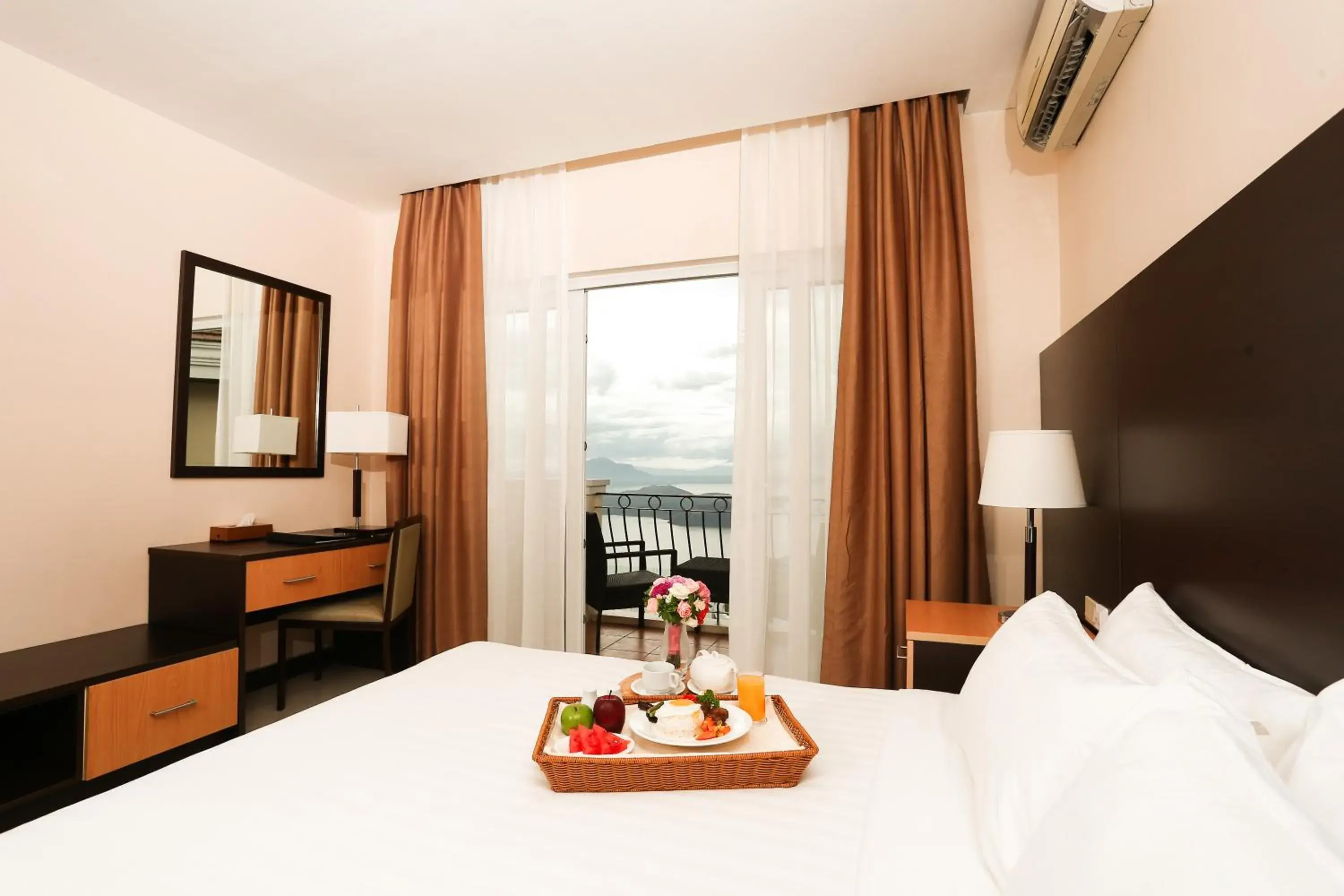 Bedroom, Bed in The Lake Hotel Tagaytay Bedroom, Bed in The Lake Hotel Tagaytay