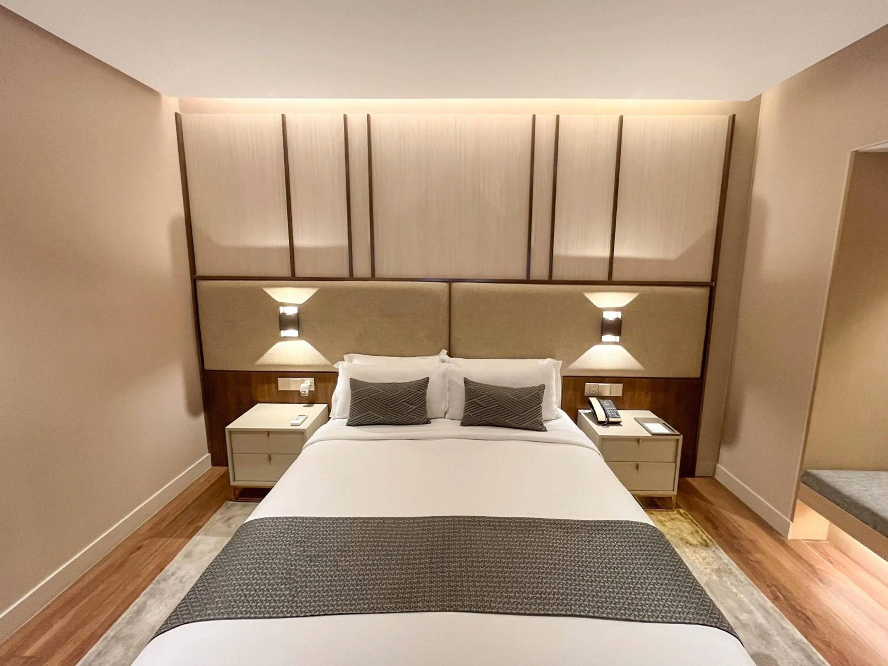 Bed in The Lake Hotel Tagaytay