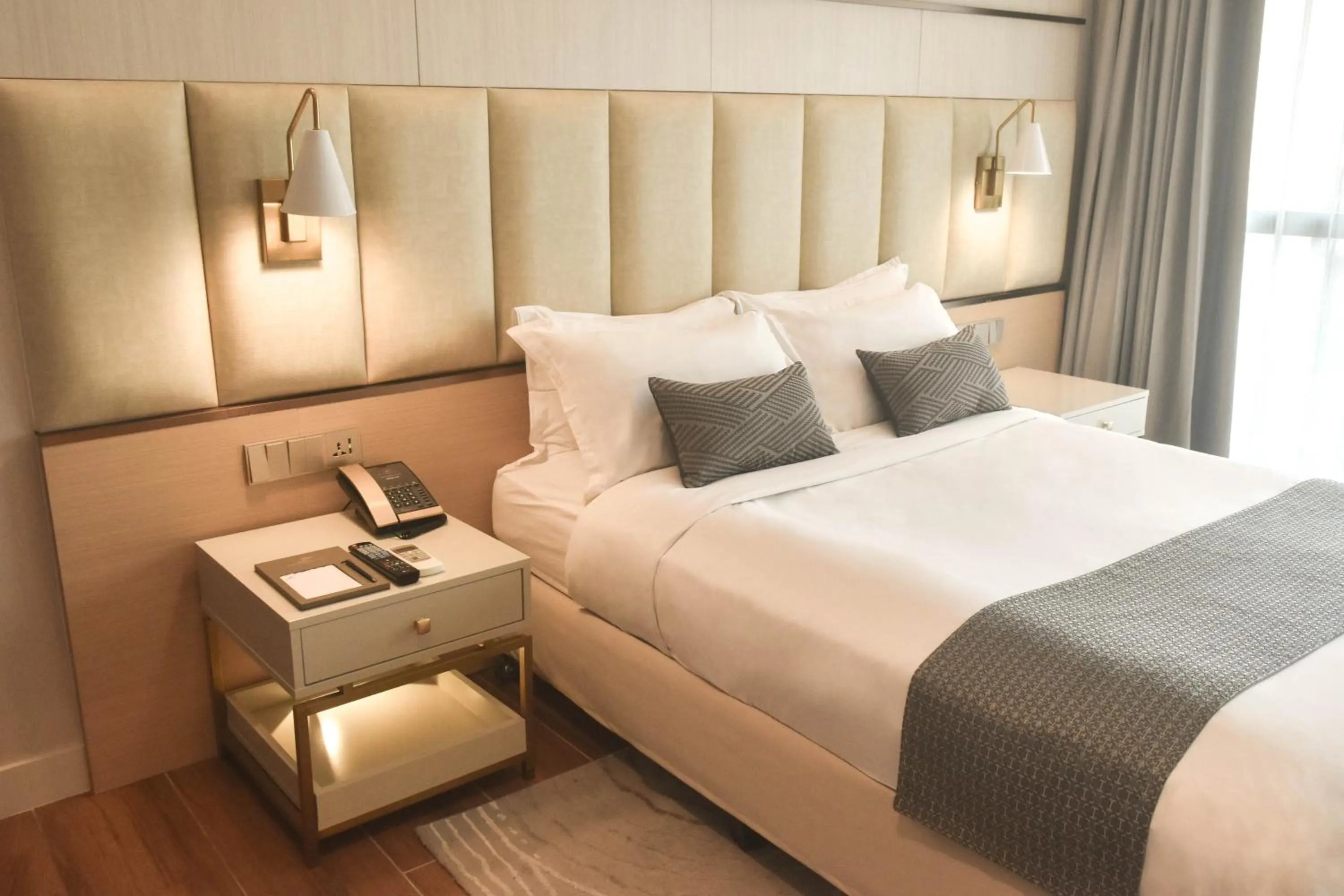 Bed in The Lake Hotel Tagaytay