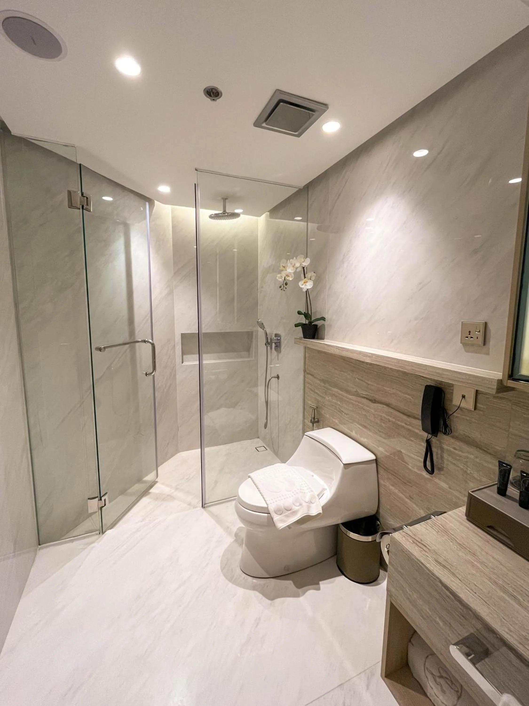 The Lake Hotel Tagaytay