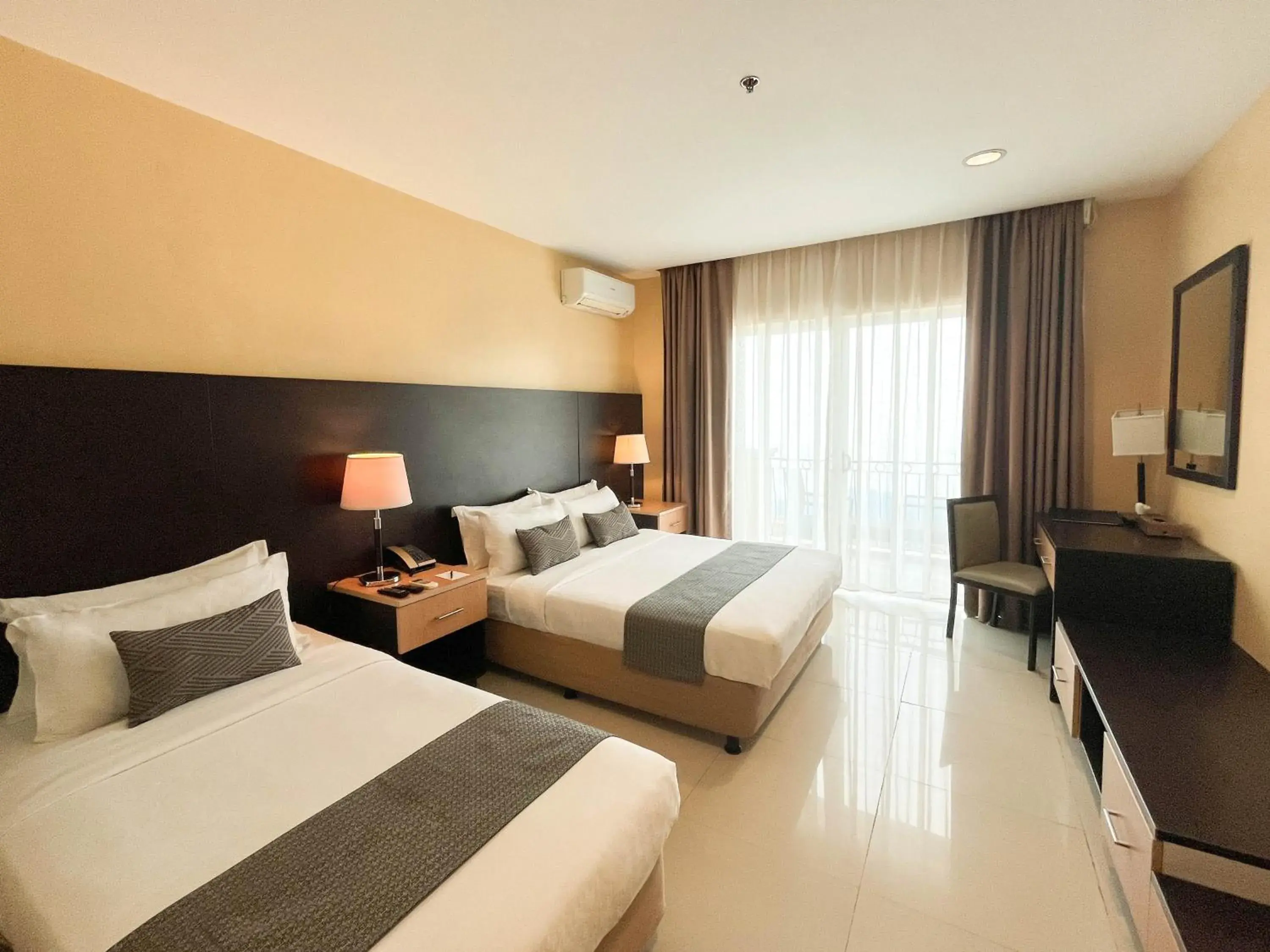 Deluxe Lake View Room in The Lake Hotel Tagaytay Deluxe Lake View Room in The Lake Hotel Tagaytay