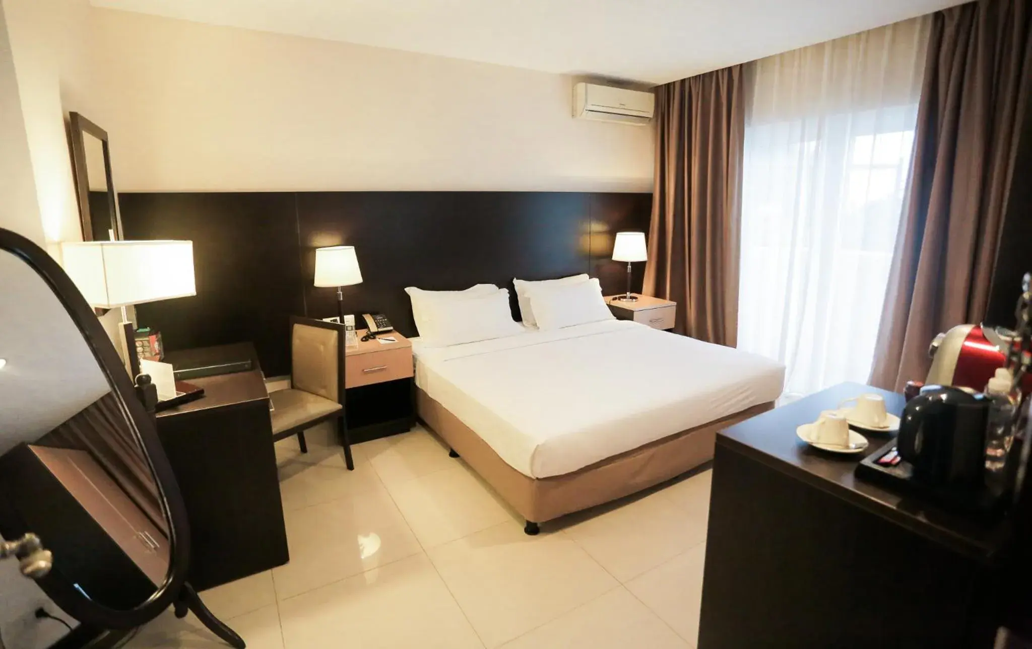 Bedroom, Bed in The Lake Hotel Tagaytay Bedroom, Bed in The Lake Hotel Tagaytay