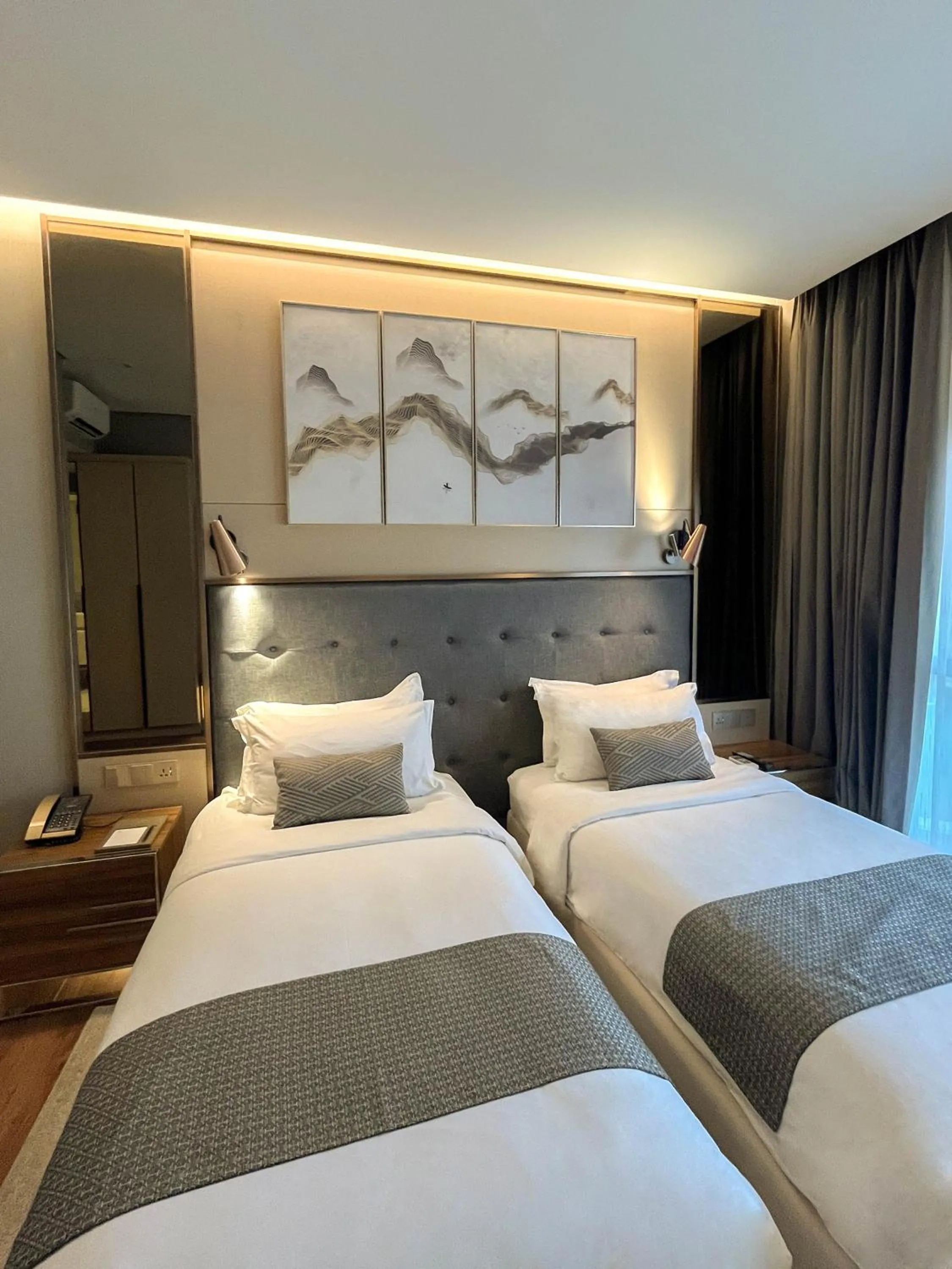 Bed in The Lake Hotel Tagaytay