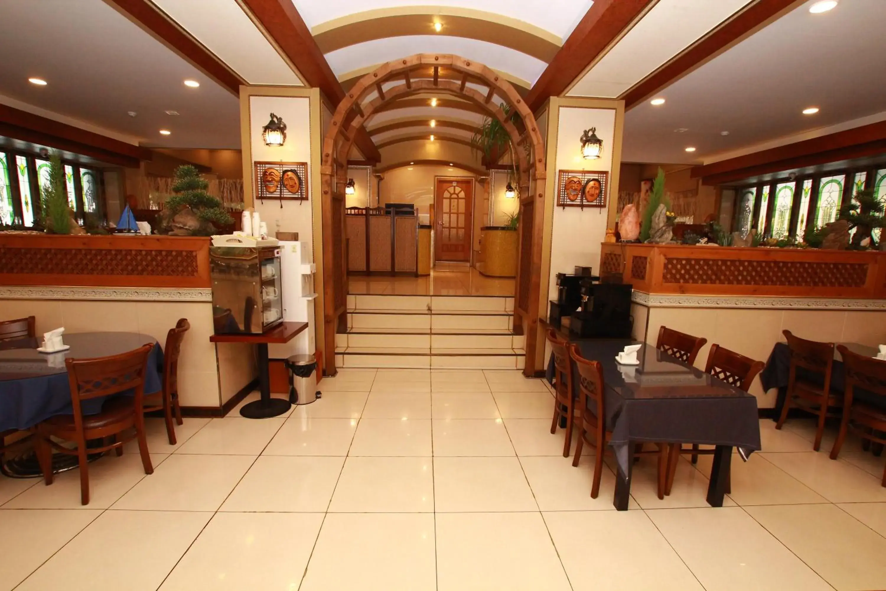 Restaurant/places to eat in Amour Hotel Restaurant/places to eat in Amour Hotel