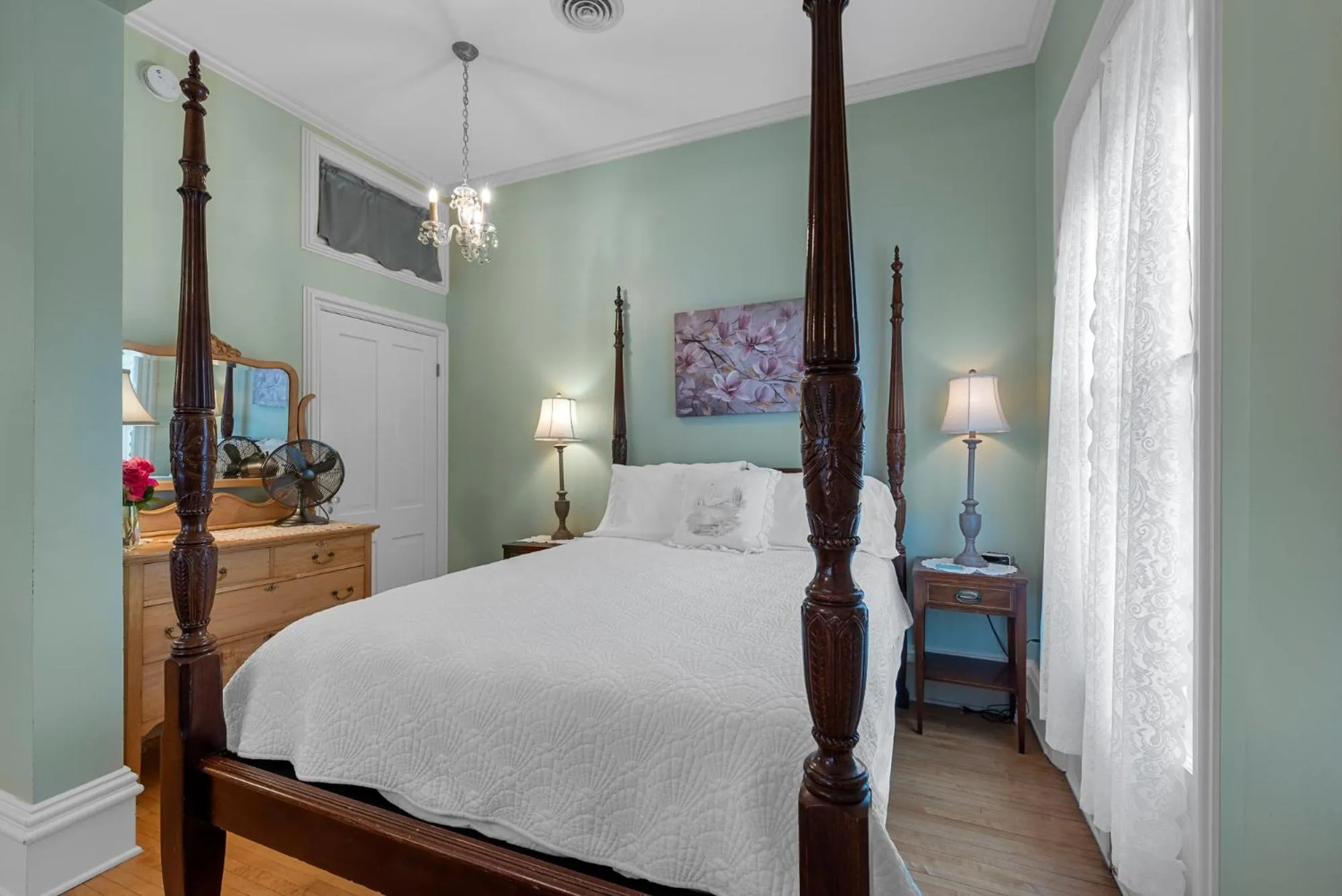 Bed in The Foxglove Inn