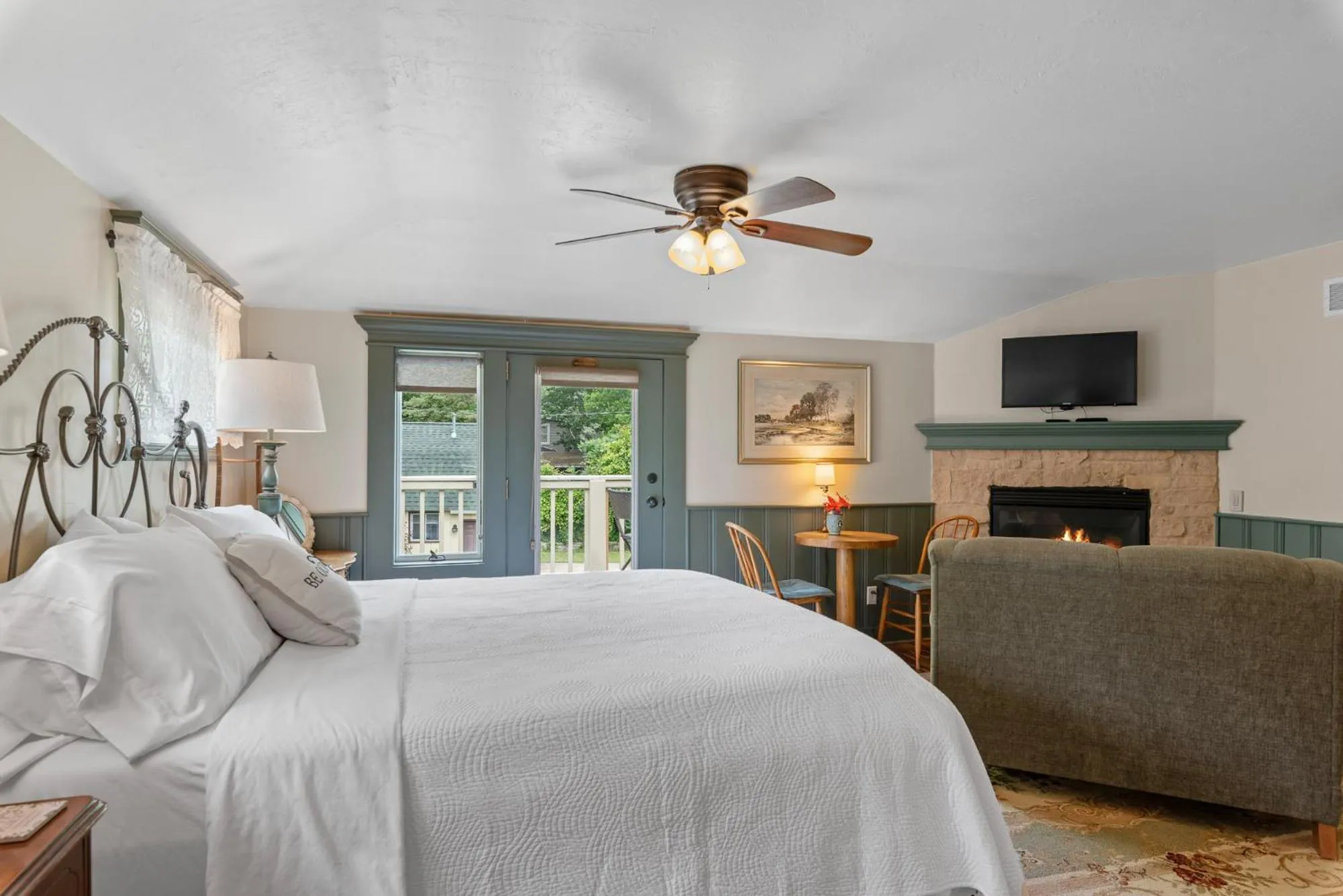 Bed in The Foxglove Inn