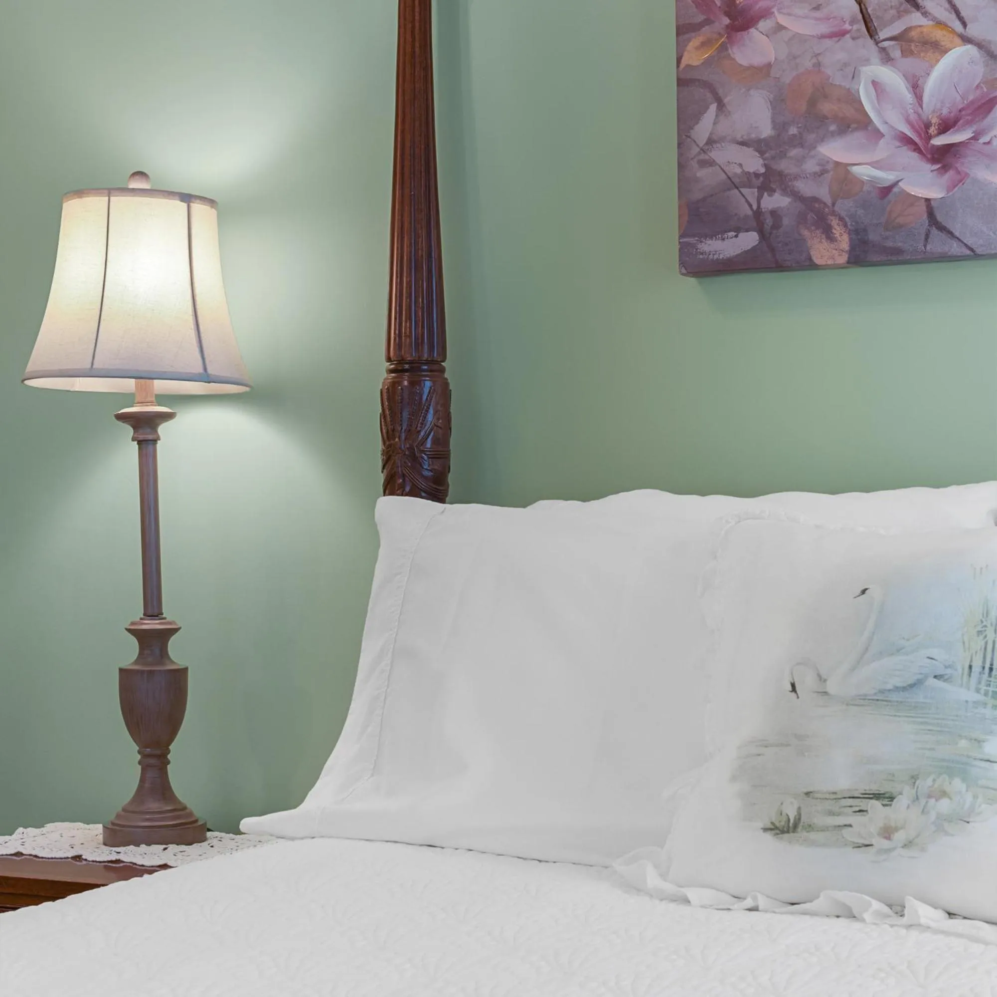 Bed in The Foxglove Inn