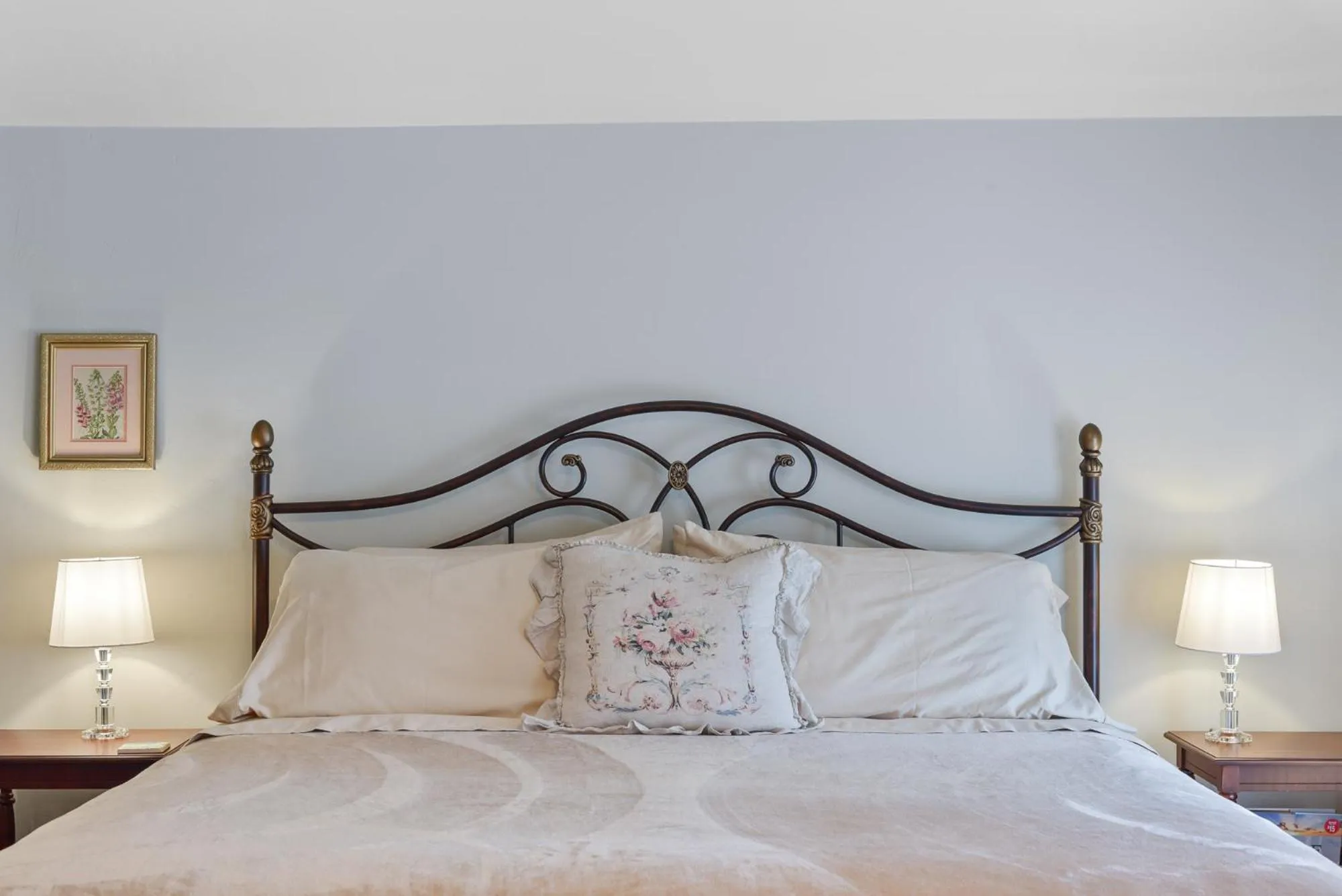 Bed in The Foxglove Inn