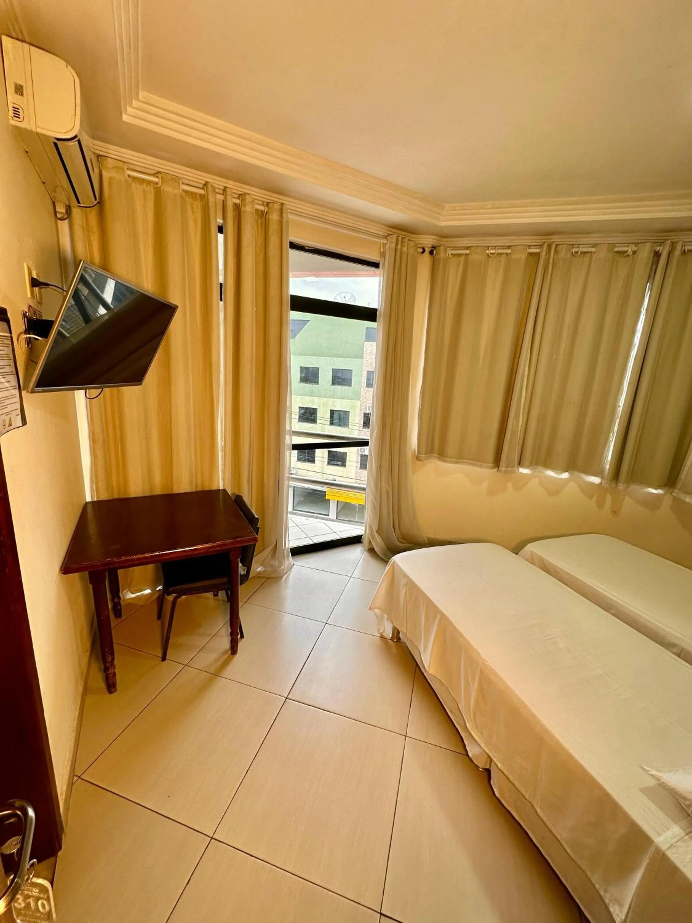 Balcony/Terrace, Bed in Hotel Rio Branco