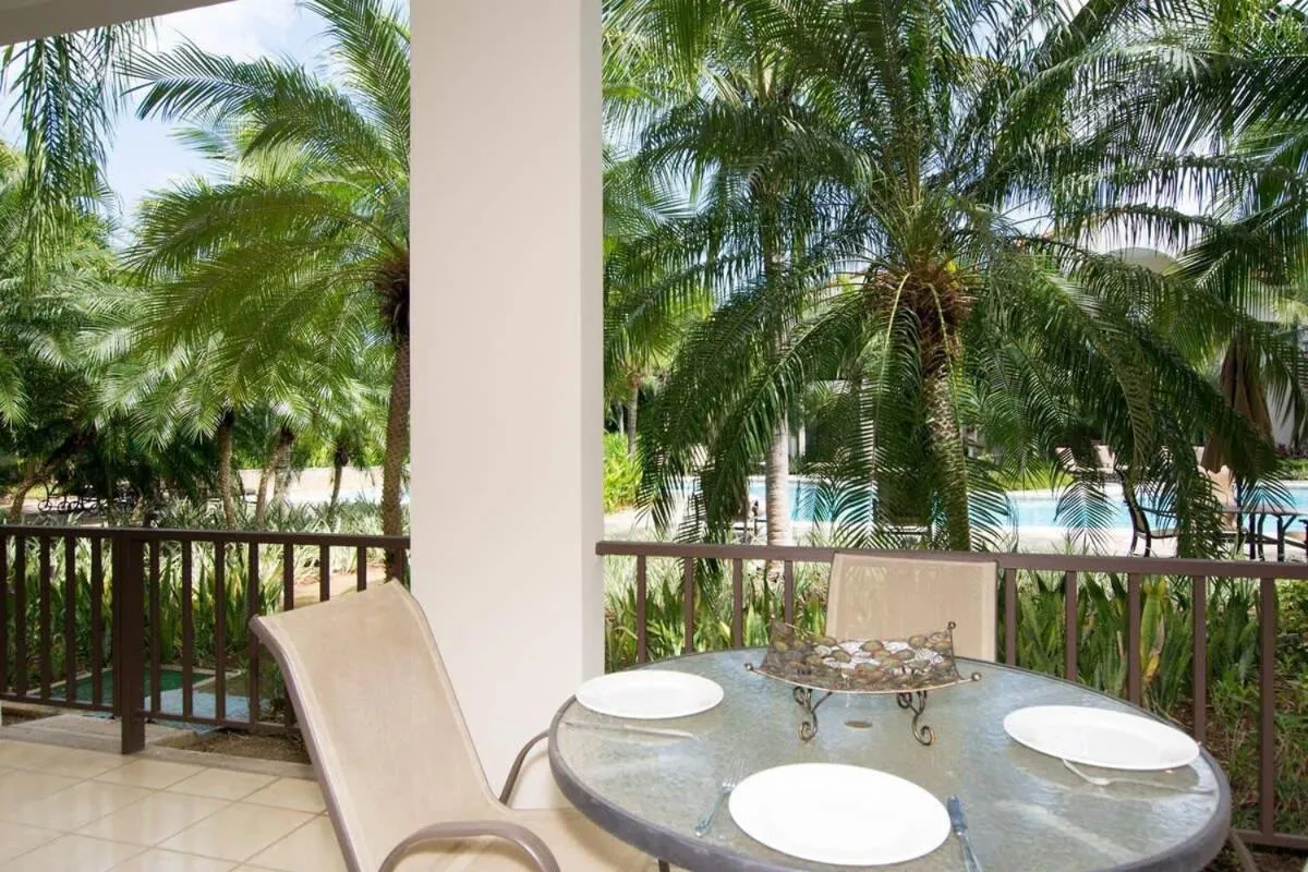 Colorful 3-BD Unit Opening on Pool