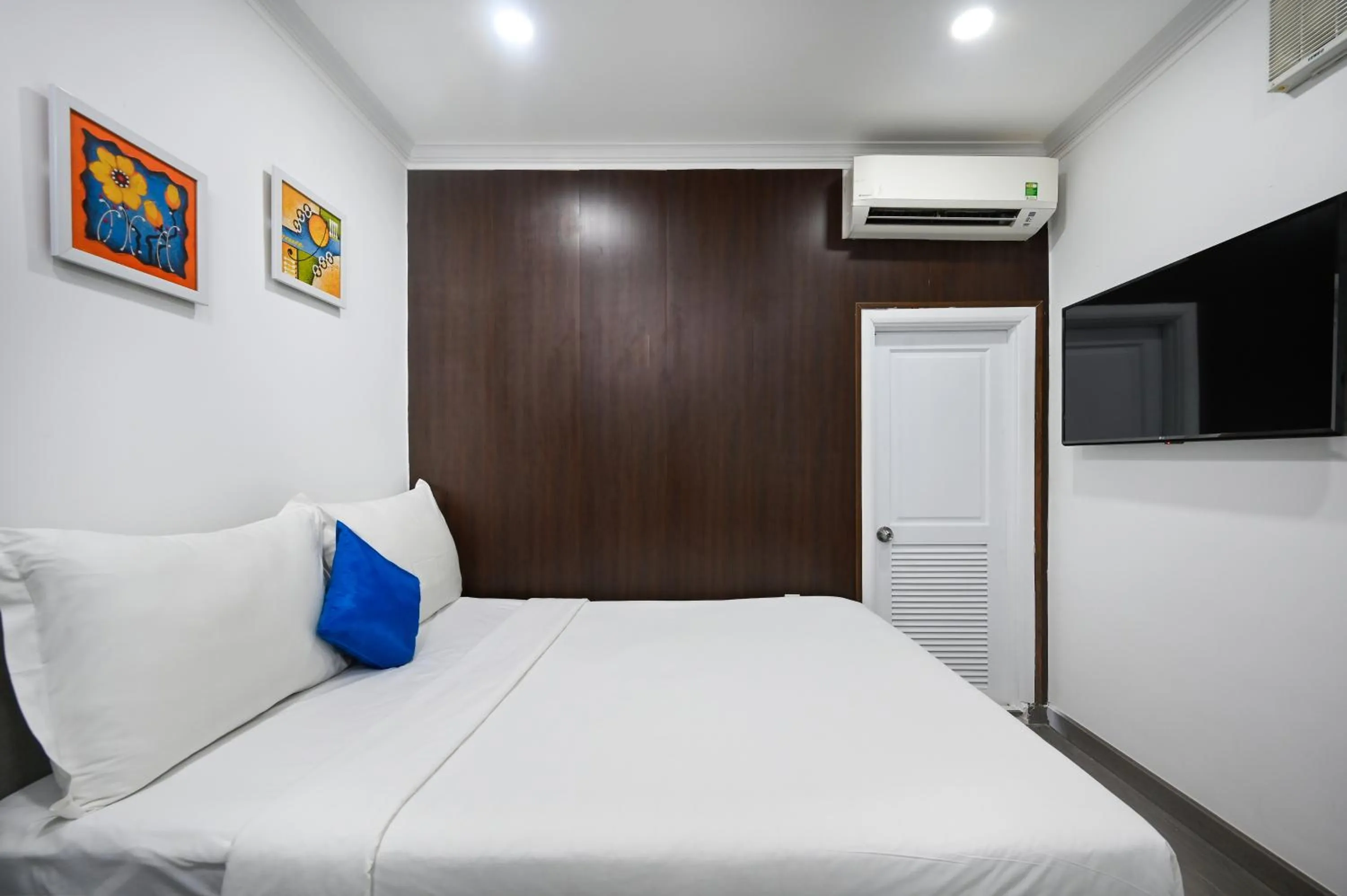 Photo of the whole room, Bed in Ruby Saigon Hotel - Ben Thanh