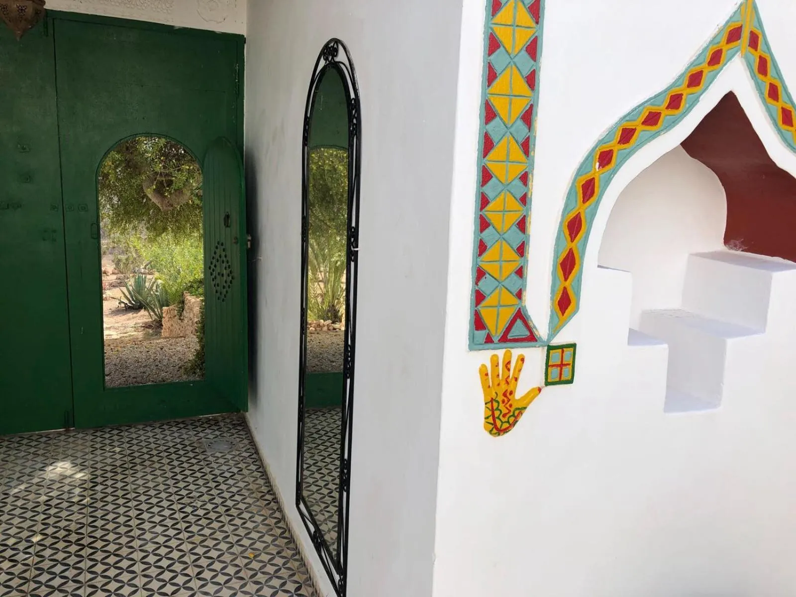 Facade/entrance in L'Air De La Mer