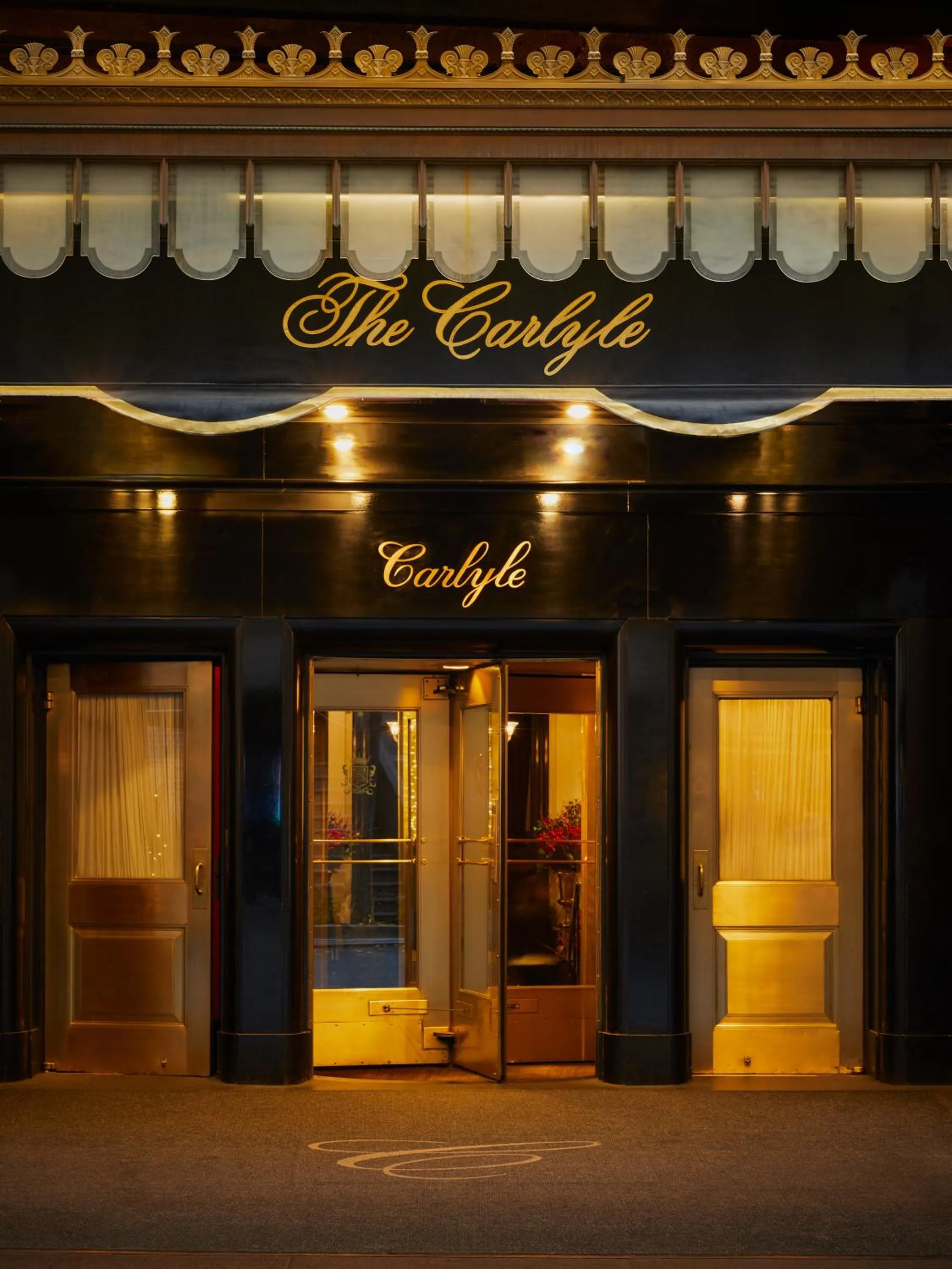 Facade/entrance in The Carlyle, A Rosewood Hotel