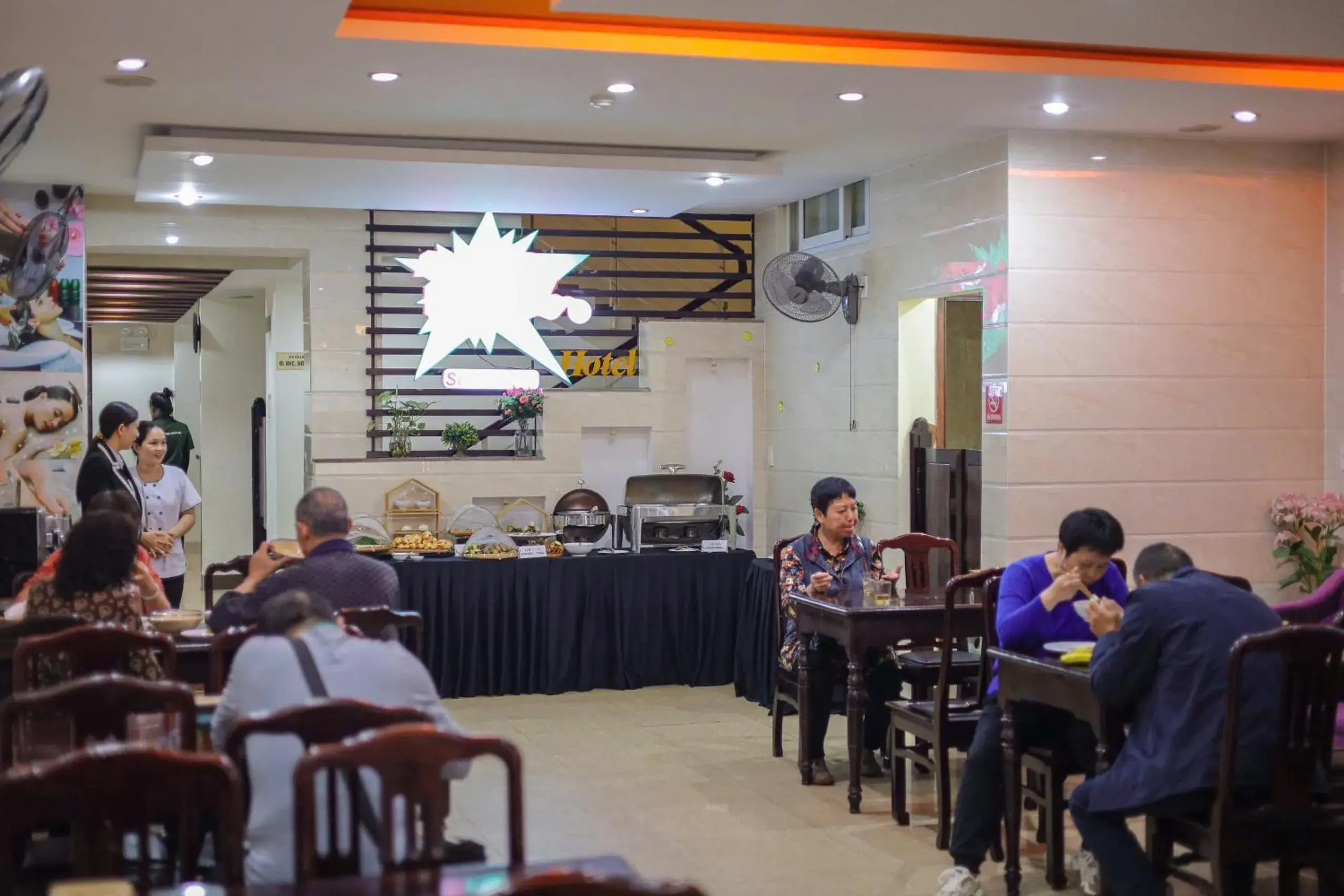 Restaurant/places to eat in DMZ Hotel Restaurant/places to eat in DMZ Hotel