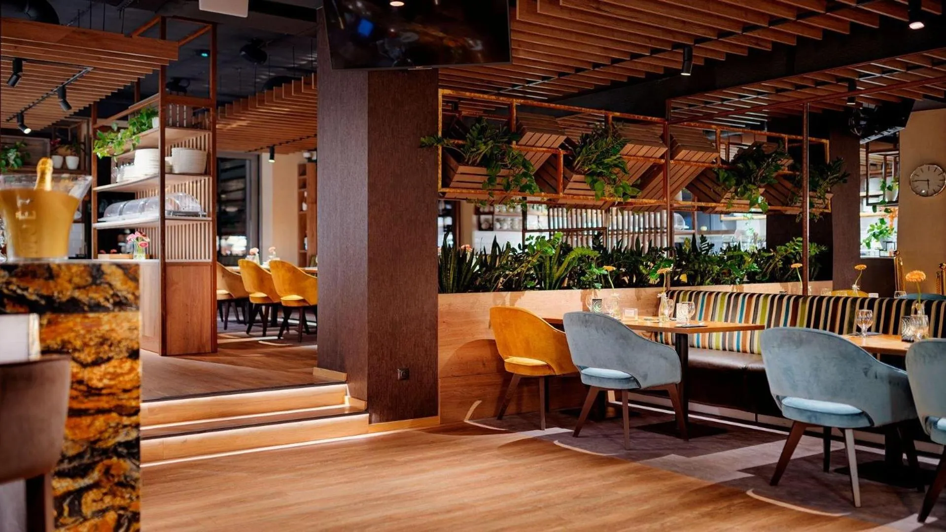 Lobby or reception in B&B HOTEL RZESZÓW CENTRUM