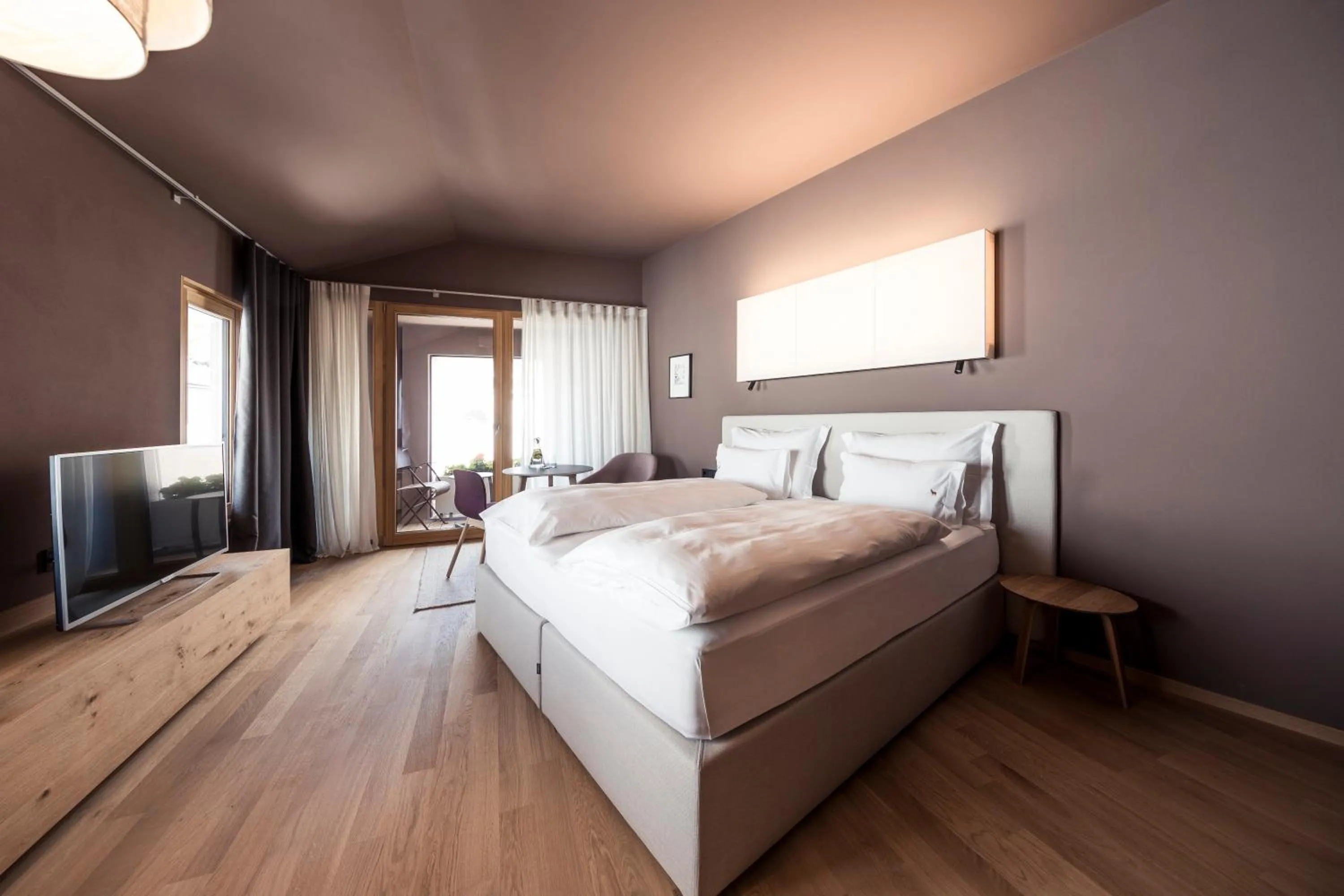 Decorative detail, Bed in Hotel Lamm