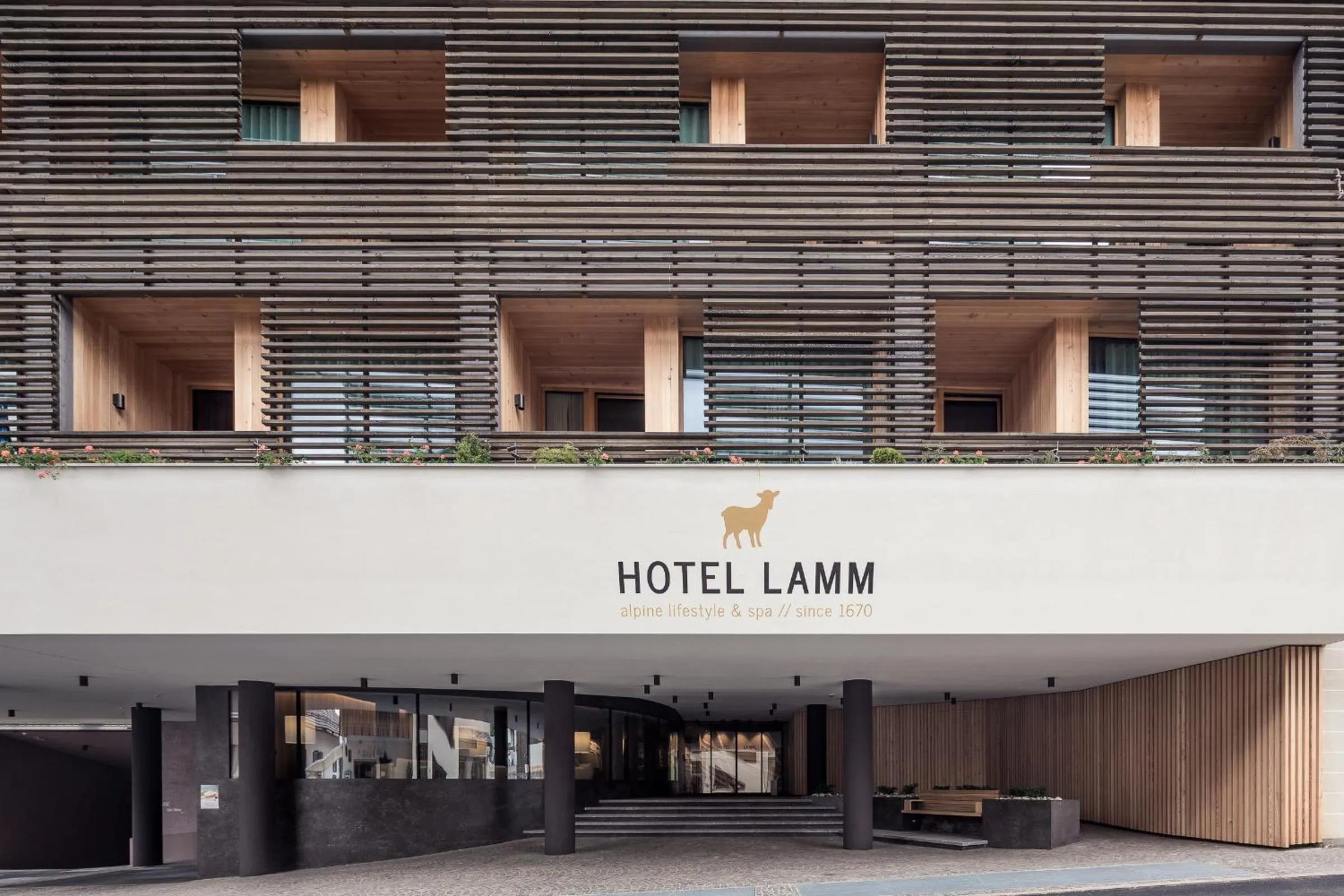 Facade/entrance in Hotel Lamm
