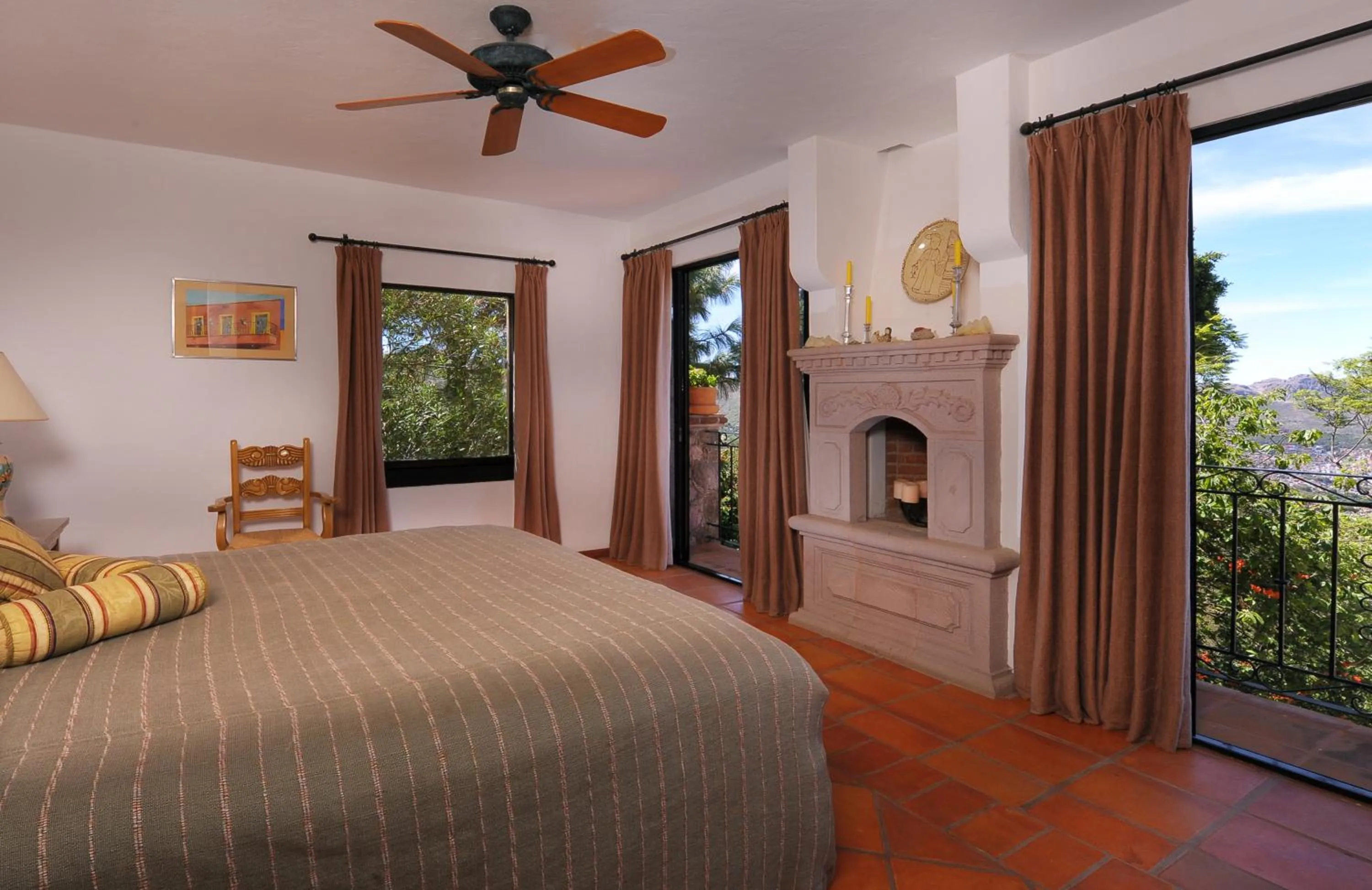 Bed in Casa Estrella de la Valenciana Hotel Boutique