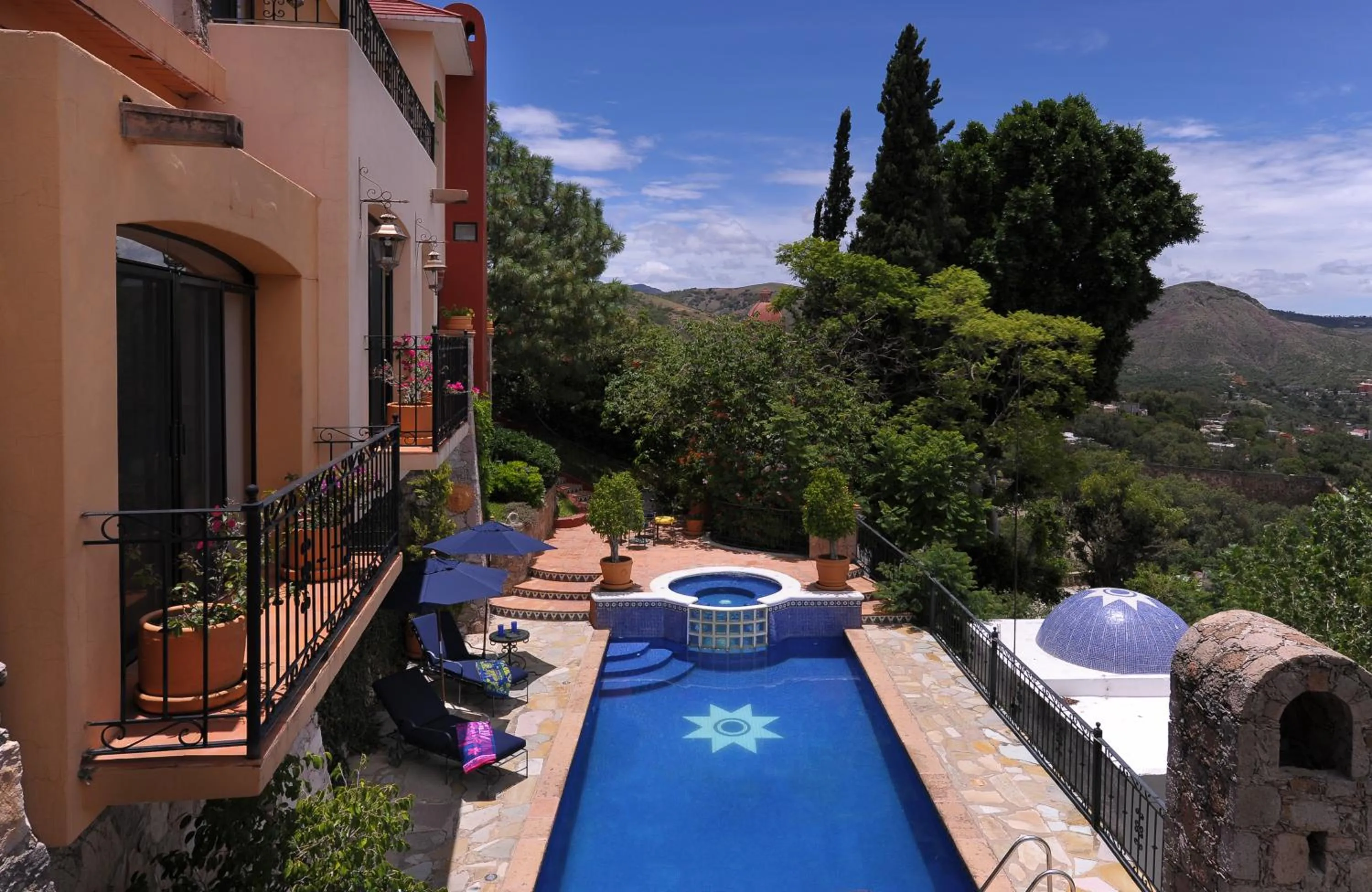 Balcony/Terrace in Casa Estrella de la Valenciana Hotel Boutique