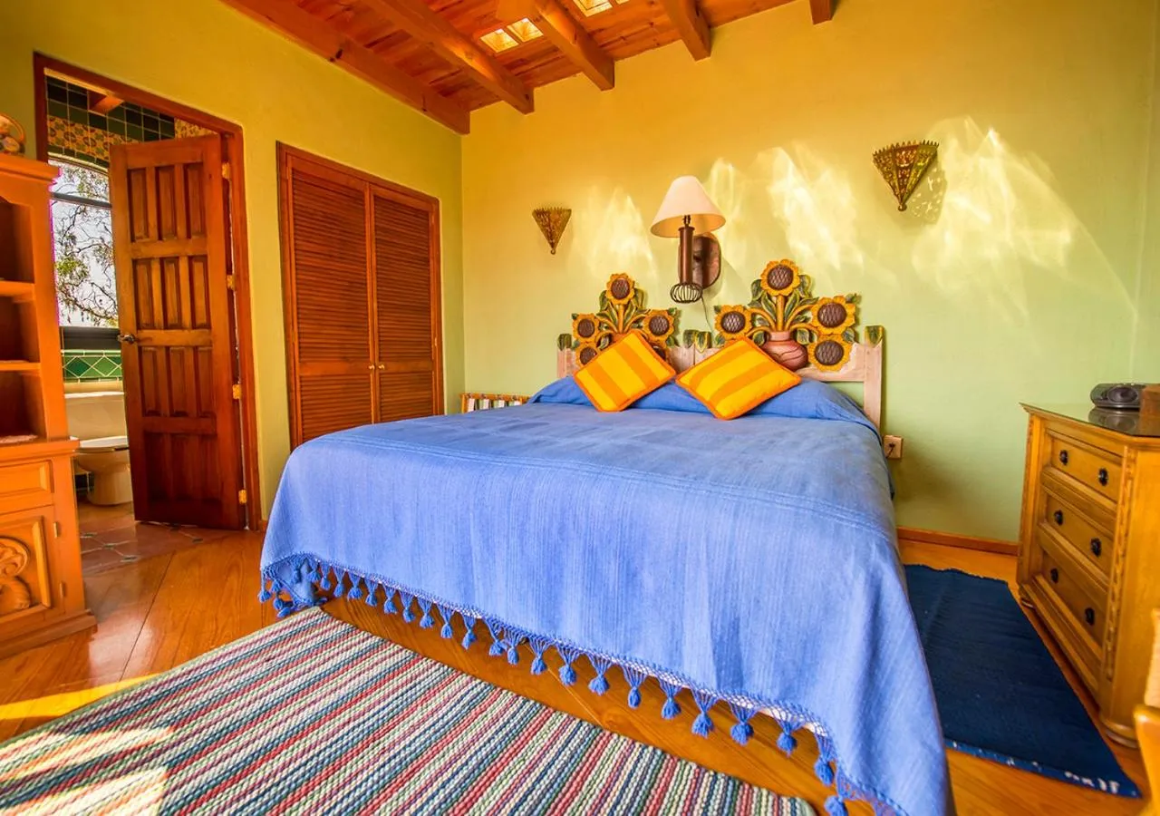 Bed in Casa Estrella de la Valenciana Hotel Boutique