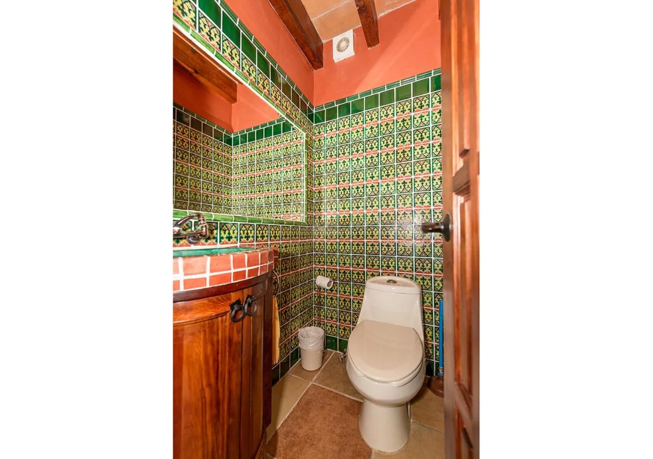 Bathroom in Casa Estrella de la Valenciana Hotel Boutique